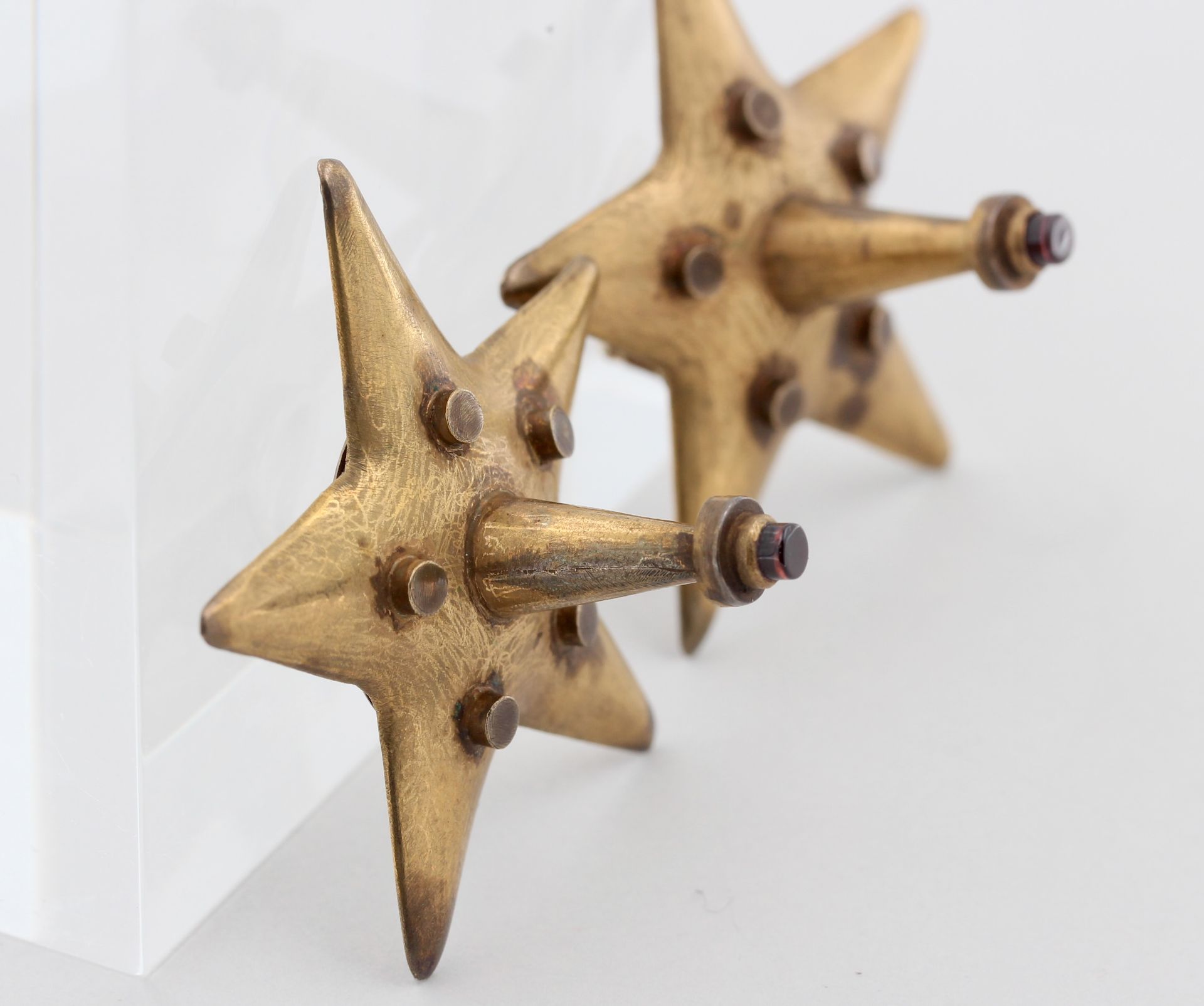 Paar Ohrclips, Marie-Eugenie Hinrichs, Bronze, Design Marie-Eugenie Hinrichs, 1989, mit je 1 - Bild 3 aus 4