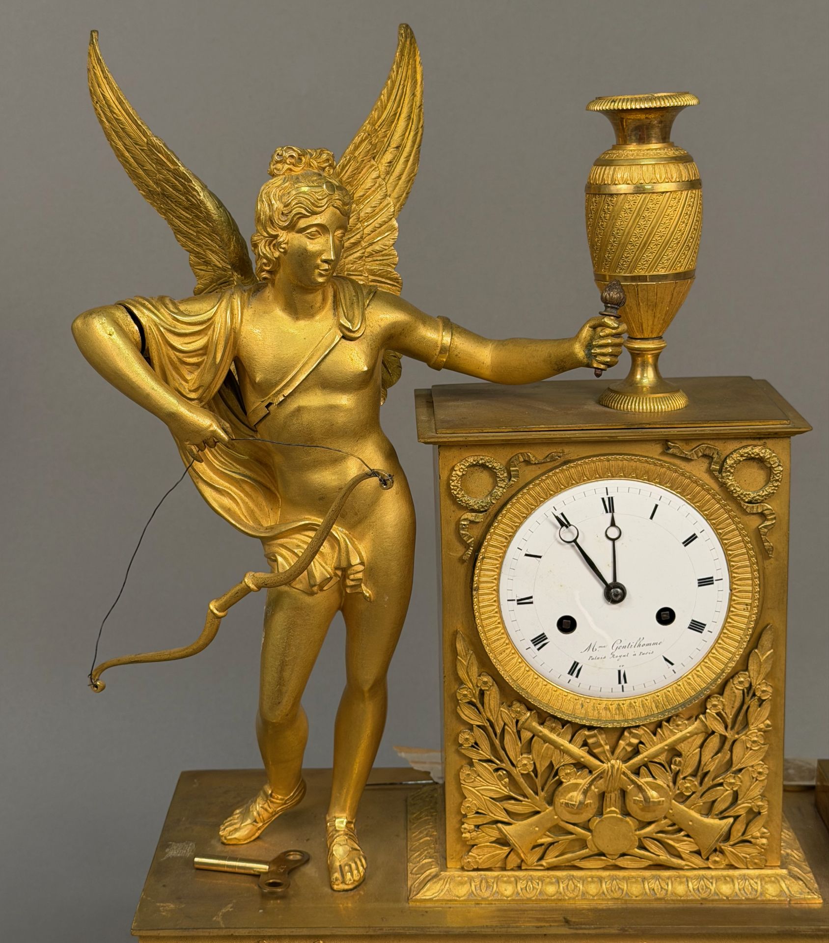 Kaminuhr, mit wohl Amor und Leier, Mme Gentilhomme, Palais Royal à Paris , wohl 1. H. 19. Jh., - Bild 2 aus 6