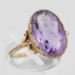 Damenring, 8 kt Gelbgold, mit 1 Amethyst, punziert, ca. 3,7 g, RM 58