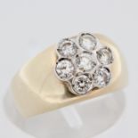 Damenring, 14 kt Gelbgold, mit 7 kleinen Brillanten, punziert, ca. 3,3 g, RM 51