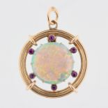 Anhänger, 14 kt Rotgold, mit 1 runden Vollopal, D. 1,8 cm, und 6 kleinen Rubinen, ca. 4,2 g, D. 2,