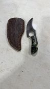 Fixed blade knife w/sheath