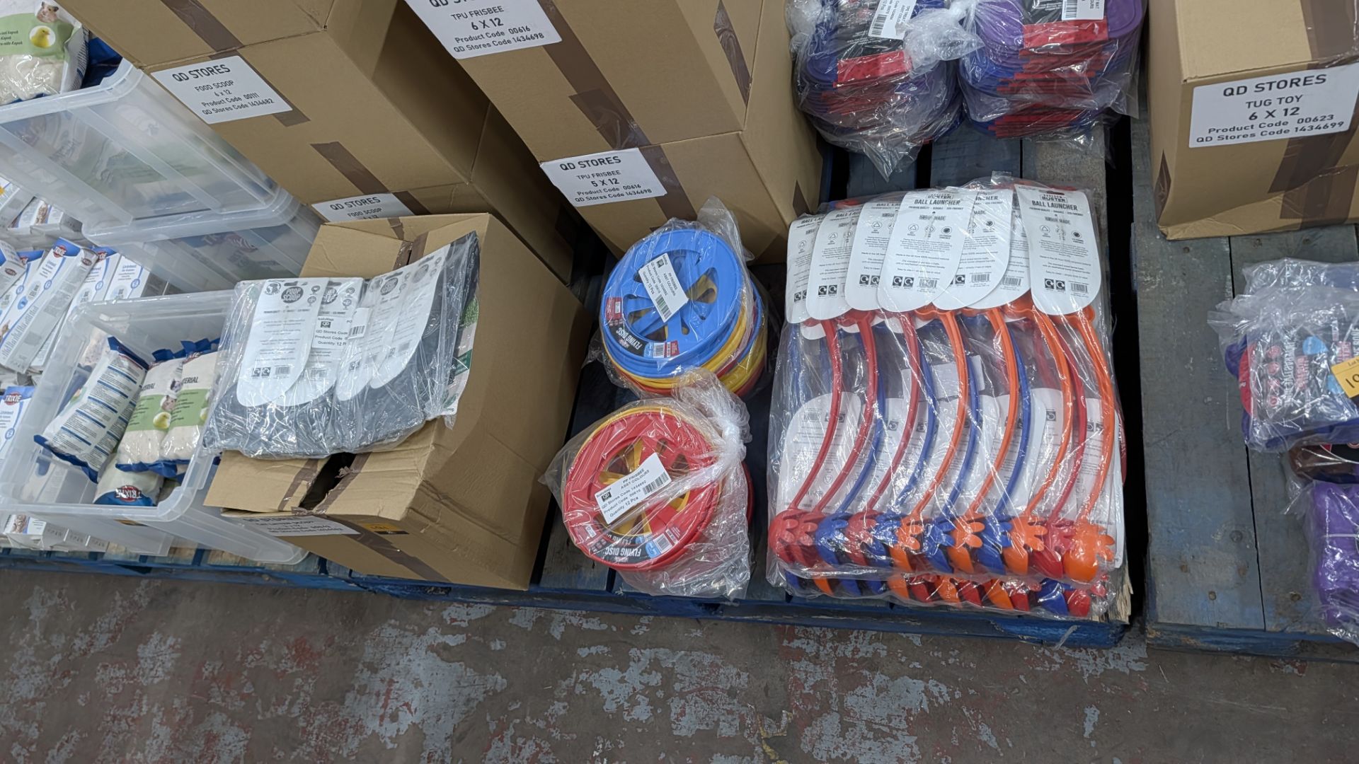 Contents of a Pallet of assorted Plastic Food Scoops and Poop Scoops, Flying Discs, Interactive Trea - Image 16 of 18