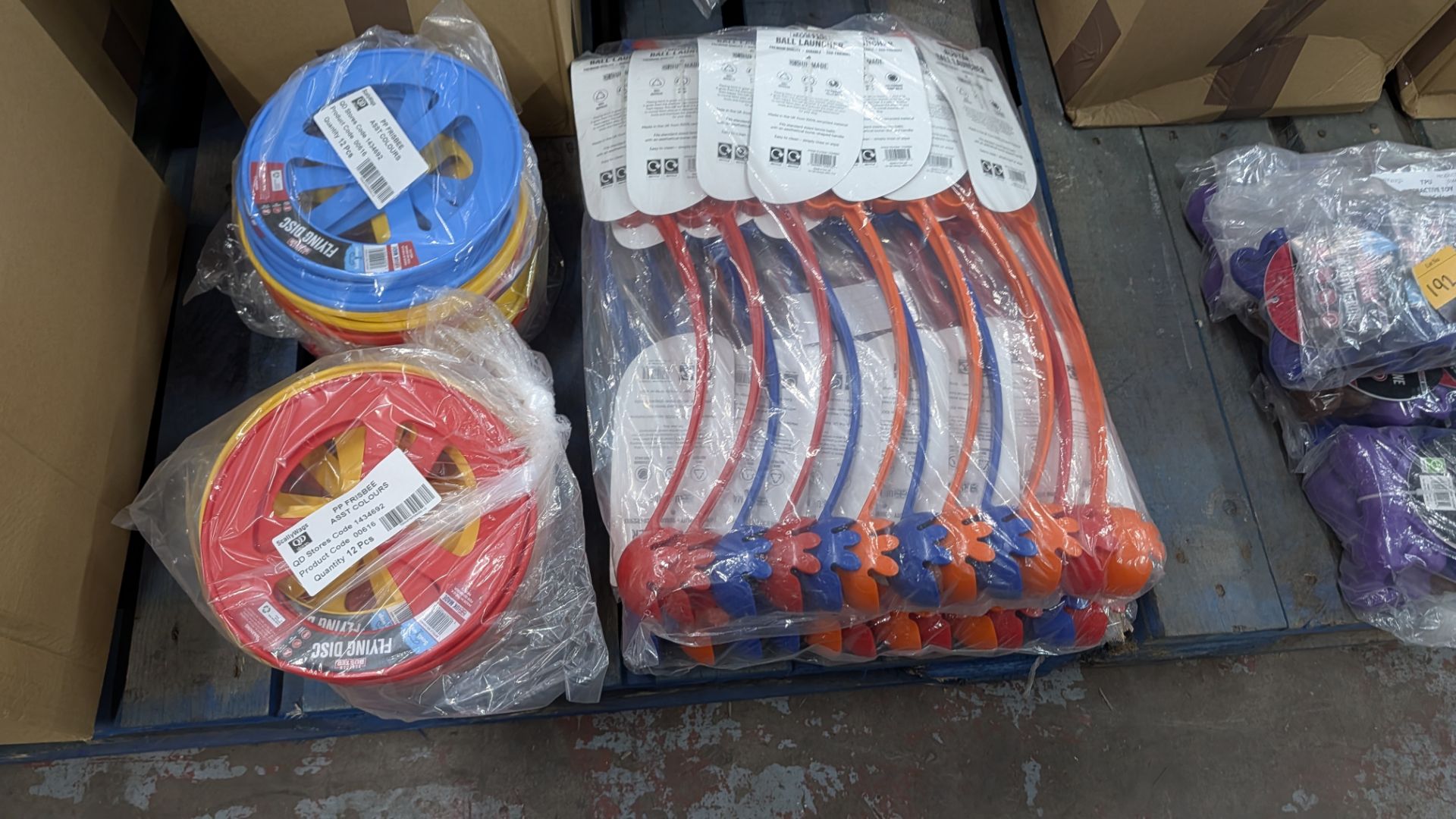 Contents of a Pallet of assorted Plastic Food Scoops and Poop Scoops, Flying Discs, Interactive Trea - Image 9 of 18