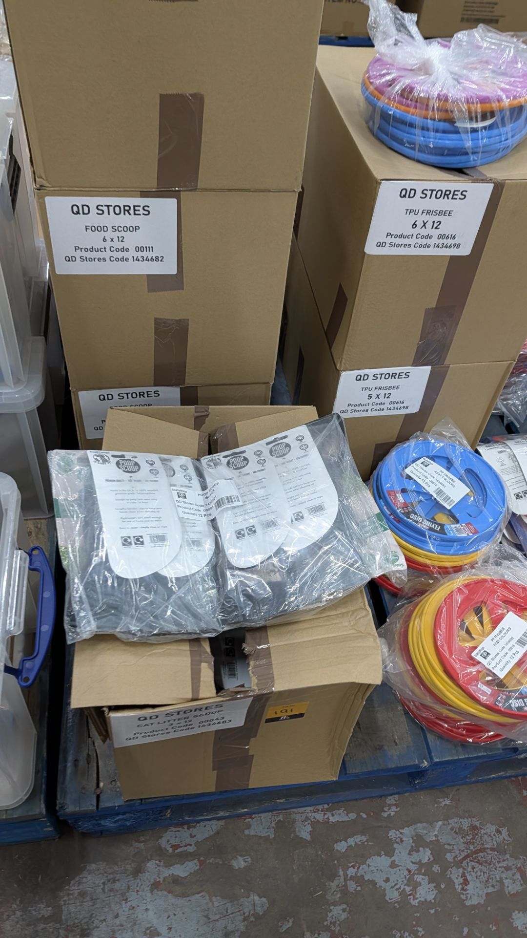 Contents of a Pallet of assorted Plastic Food Scoops and Poop Scoops, Flying Discs, Interactive Trea - Image 3 of 18