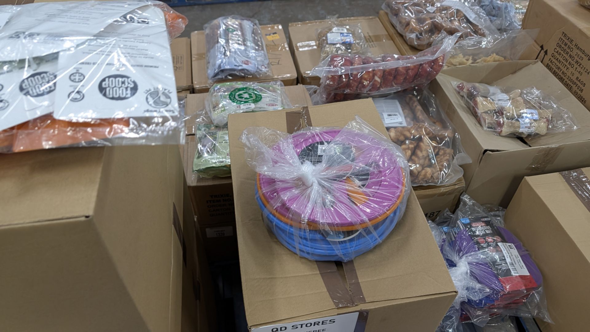 Contents of a Pallet of assorted Plastic Food Scoops and Poop Scoops, Flying Discs, Interactive Trea - Image 6 of 18