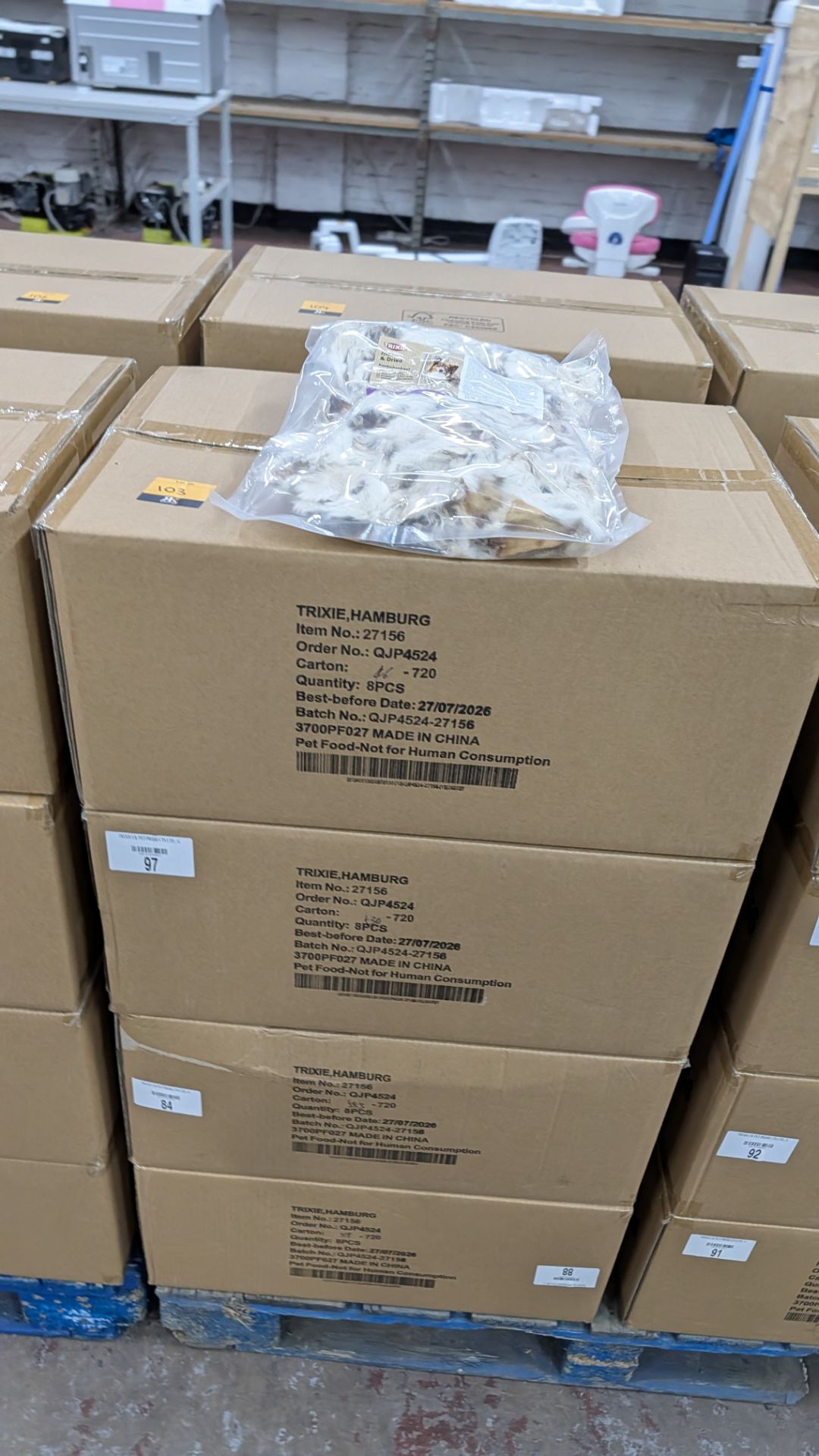 32 Bags of Trixie Natural Dried Rabbit ears with hair. Each bags weighs 500grm. - Image 2 of 5