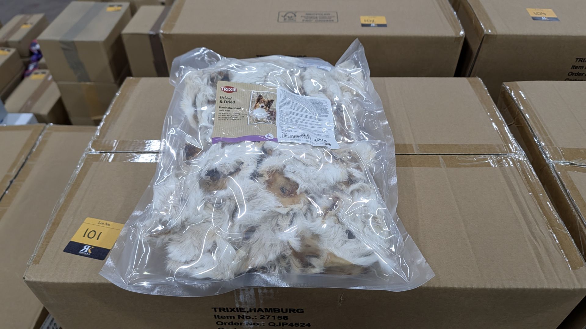 32 Bags of Trixie Natural Dried Rabbit ears with hair. Each bags weighs 500grm. - Image 4 of 5