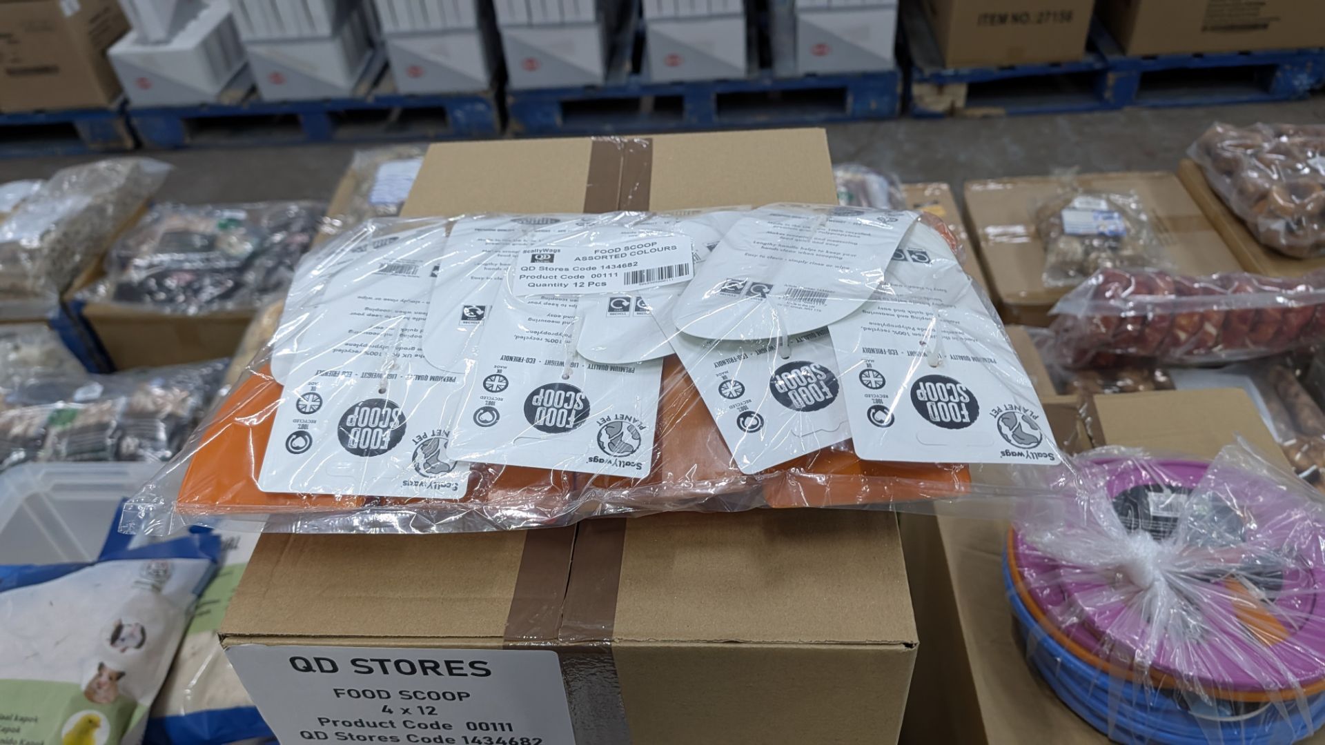 Contents of a Pallet of assorted Plastic Food Scoops and Poop Scoops, Flying Discs, Interactive Trea - Image 5 of 18