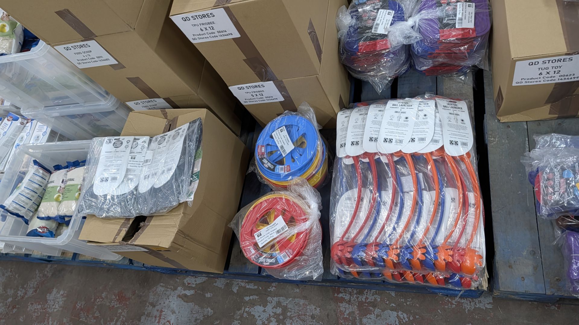 Contents of a Pallet of assorted Plastic Food Scoops and Poop Scoops, Flying Discs, Interactive Trea - Image 15 of 18