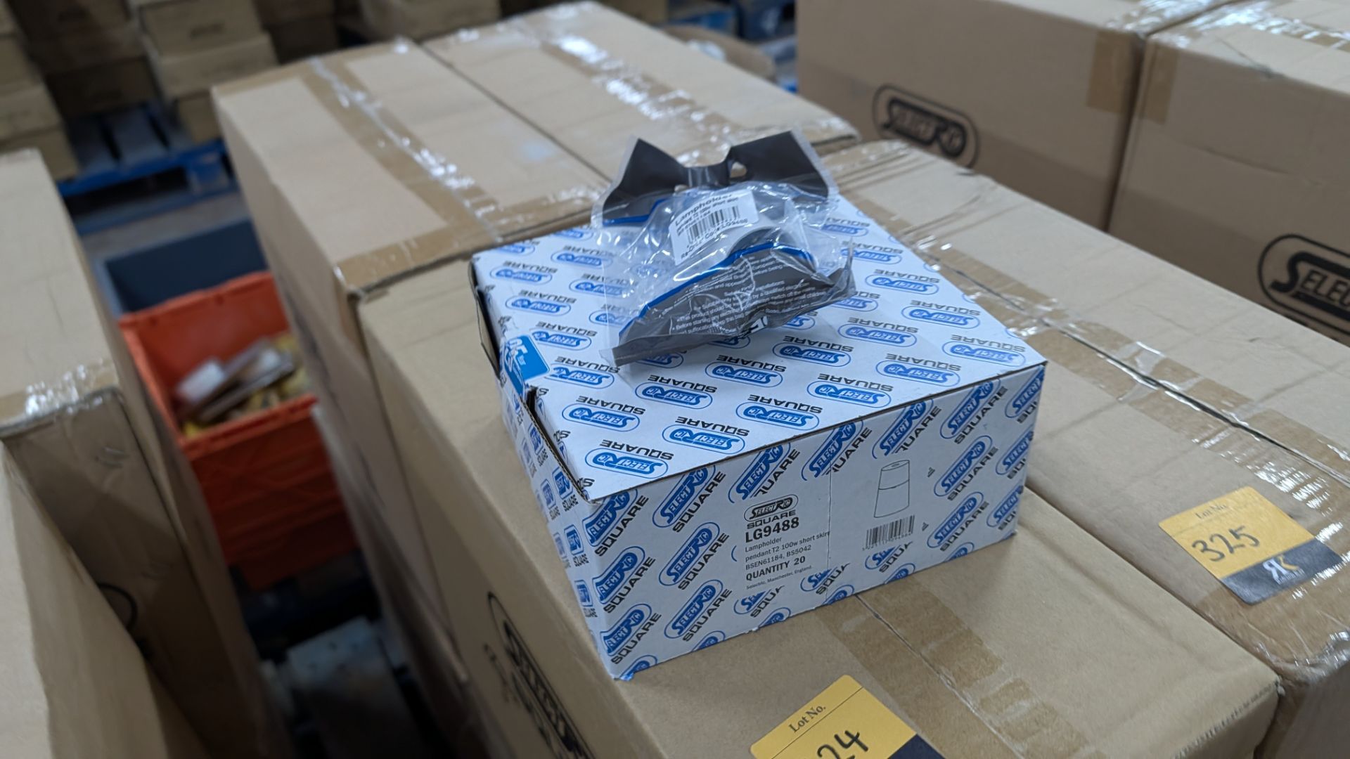 760 off Pendant T2 Lampholders, 100W short skirt. This lot comprises 4 off cartons - Image 3 of 4