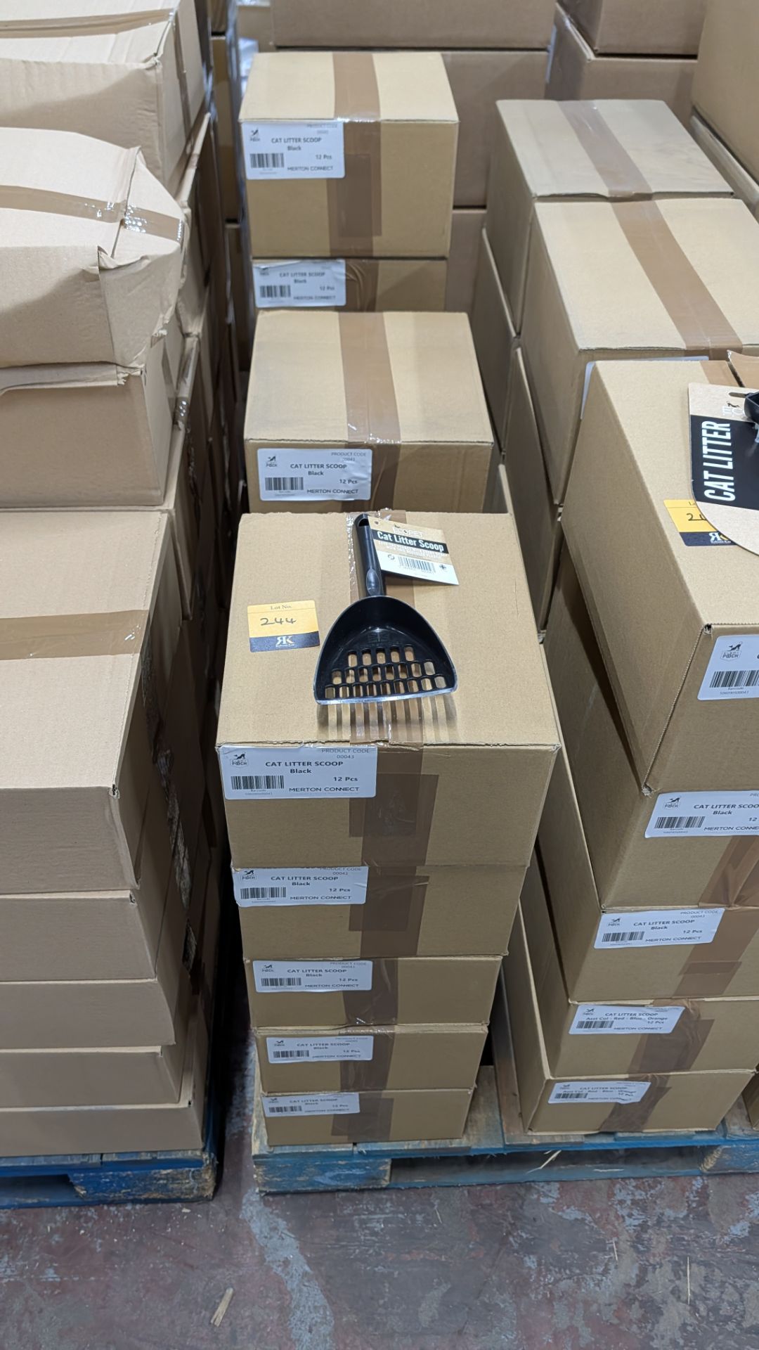 192 off Eco Pet Black Cat Litter Scoops. This lot comprises 16 boxes