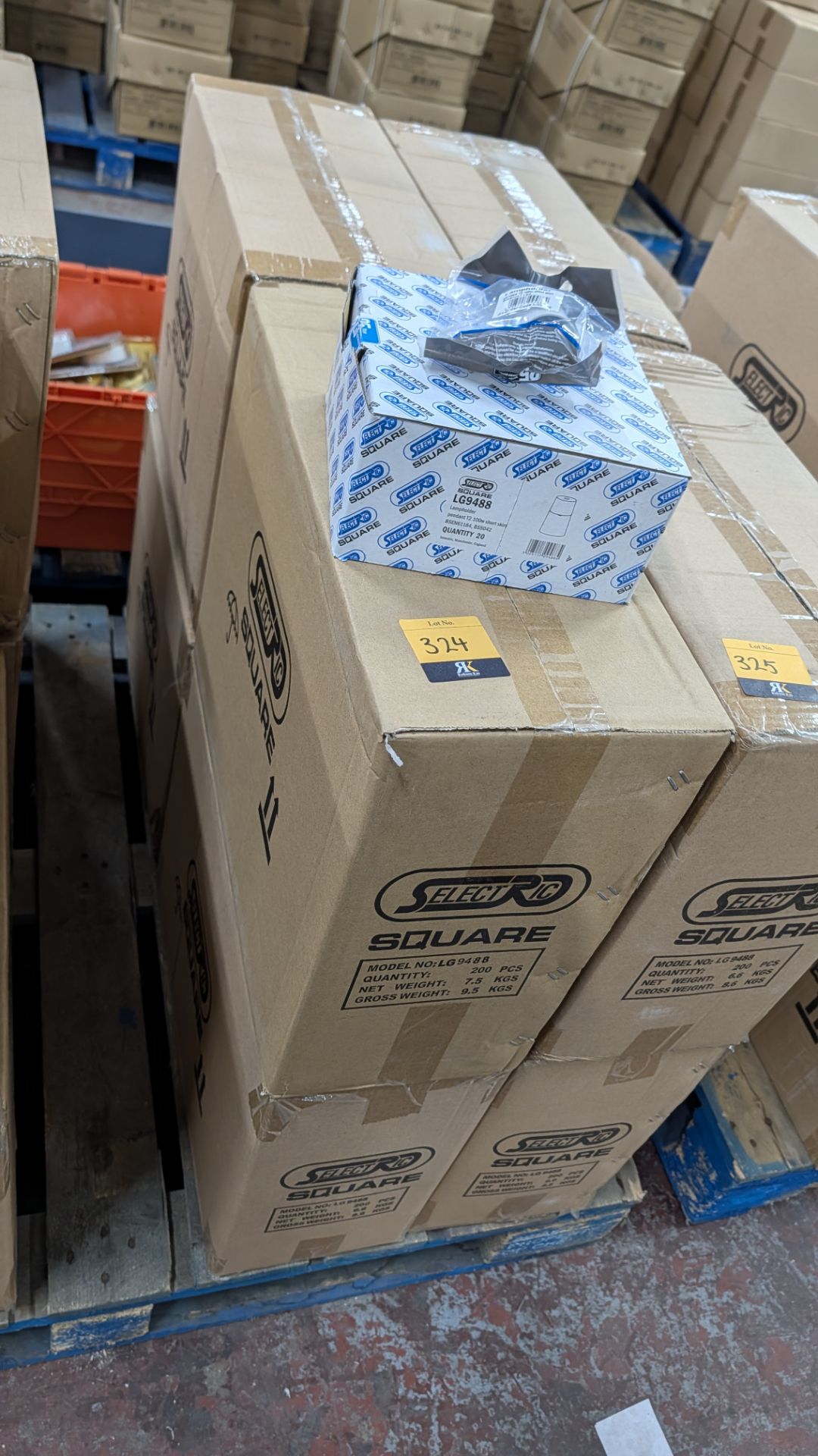 760 off Pendant T2 Lampholders, 100W short skirt. This lot comprises 4 off cartons - Image 2 of 4