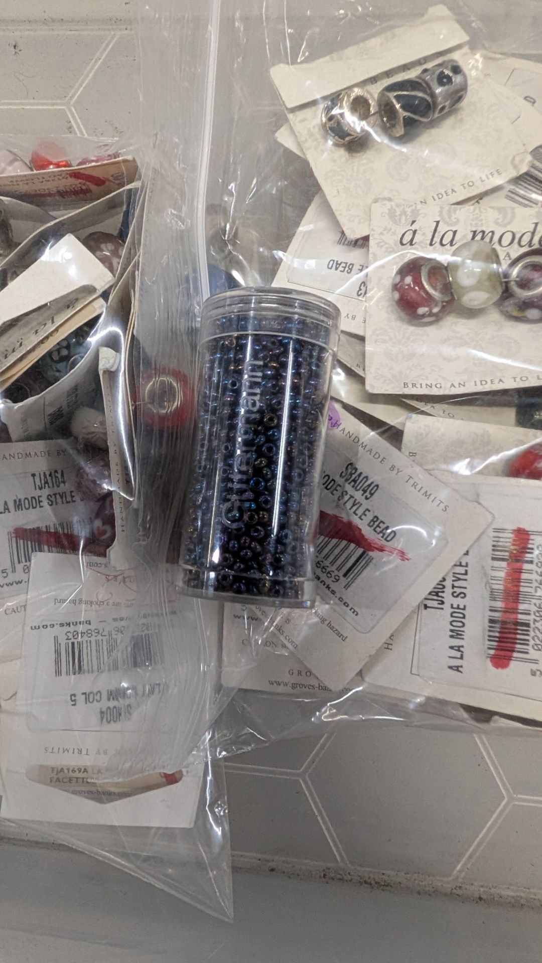 Approx. 89 Assorted Jewellery Accessories including Enamel Unicorns, Silver Bracelet Chains, Gold Un - Image 12 of 16