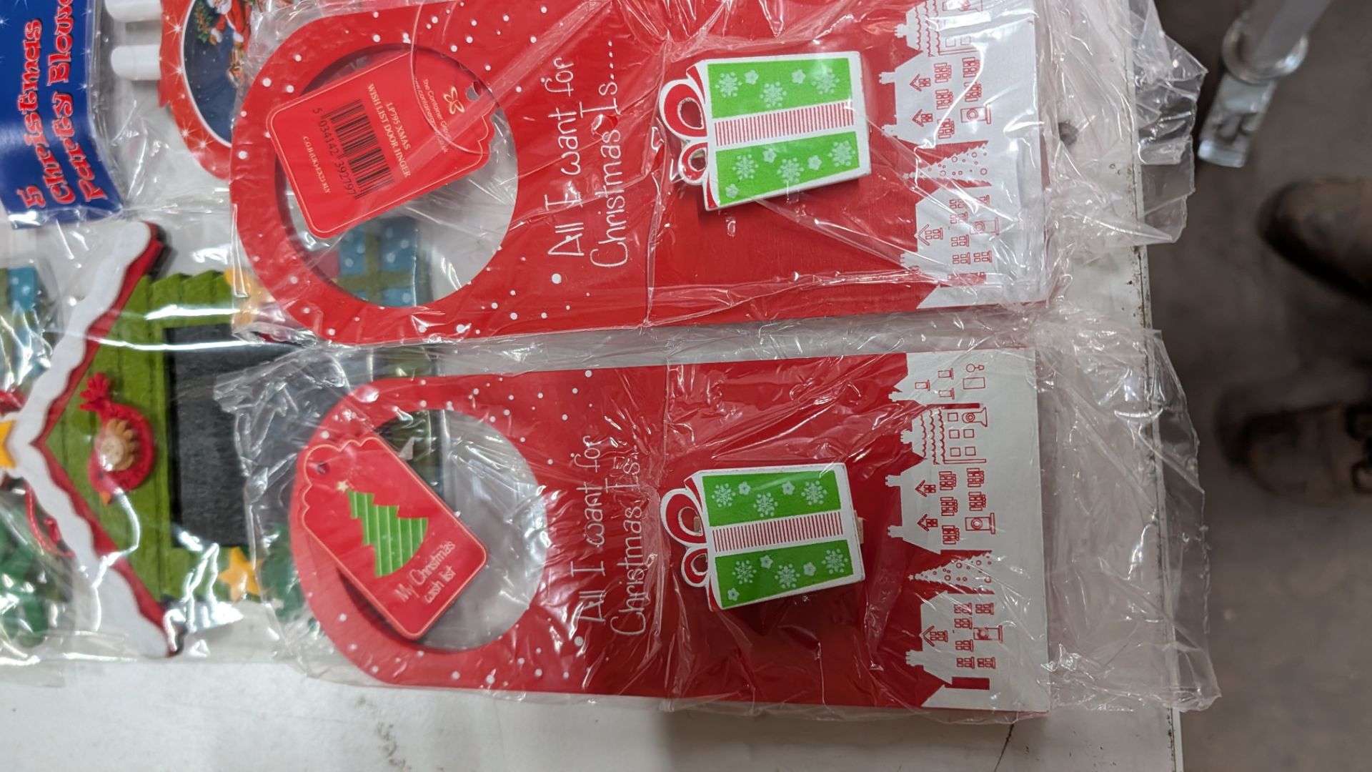 Christmas Decorations and Accessories. RRP £313.34. This lot comprises the following: 88 off Dear Sa - Image 2 of 15