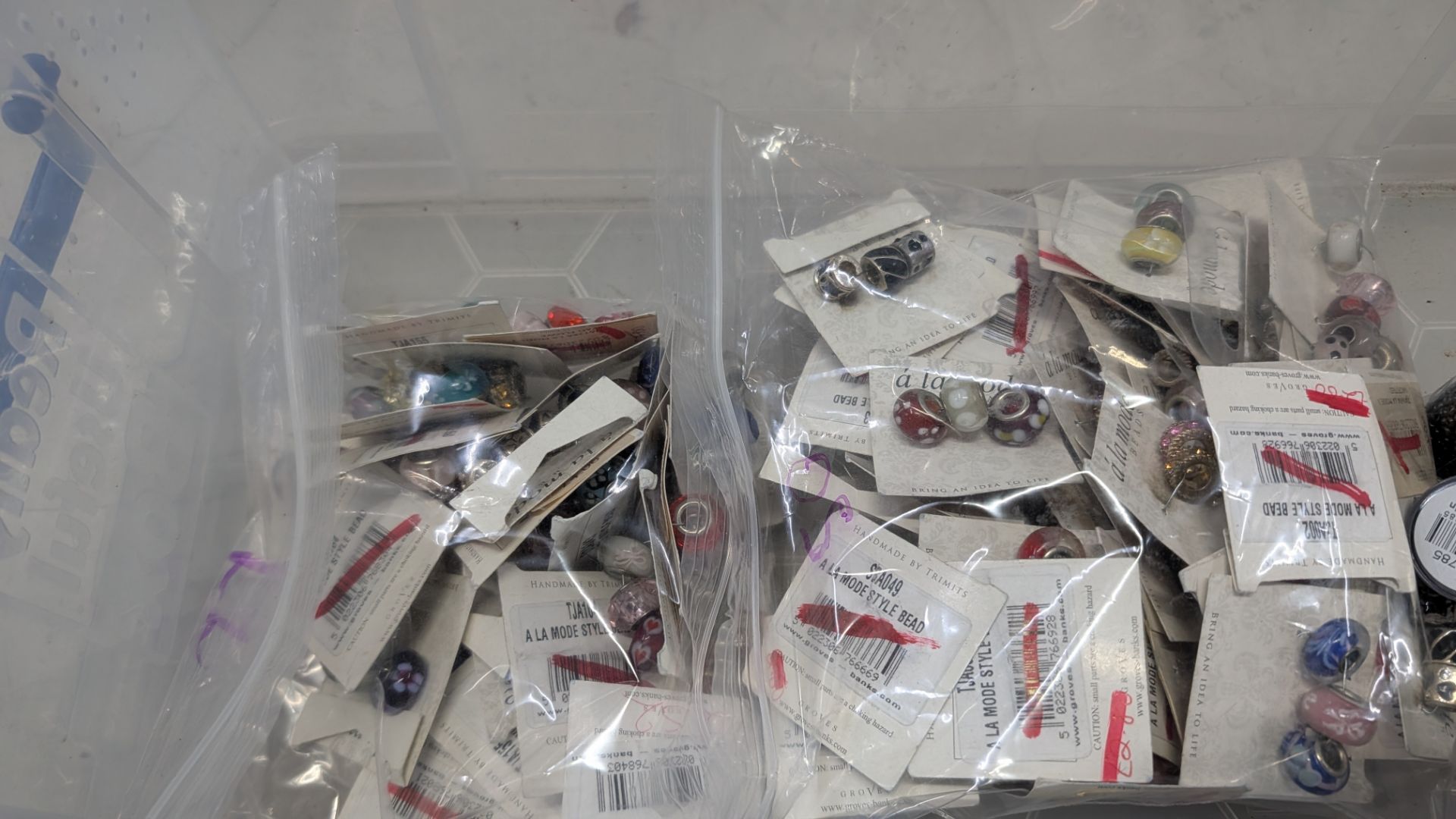 Approx. 89 Assorted Jewellery Accessories including Enamel Unicorns, Silver Bracelet Chains, Gold Un - Image 4 of 16