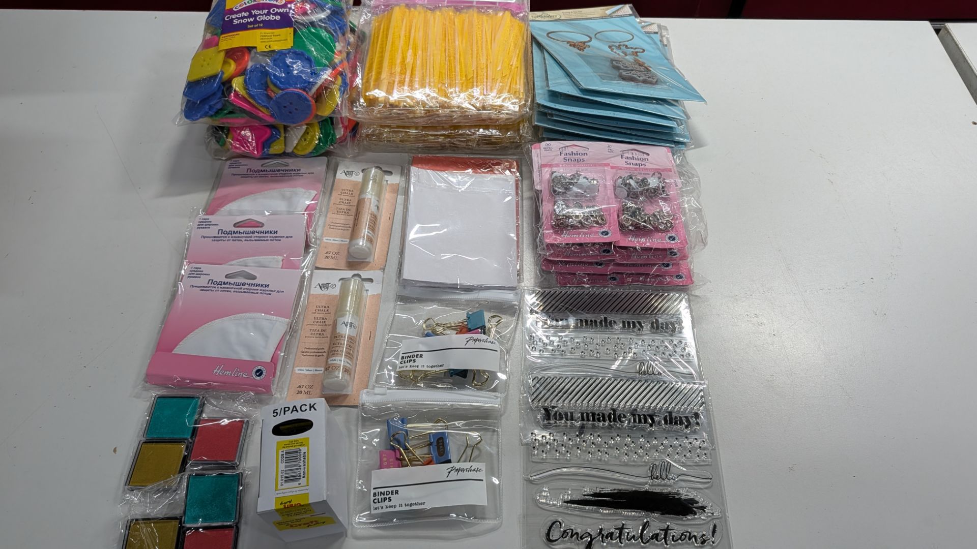 Large Mixed Lot of Craft Items. RRP £300+. This lot comprises the following: Buttons, Die and Stamp - Image 14 of 20