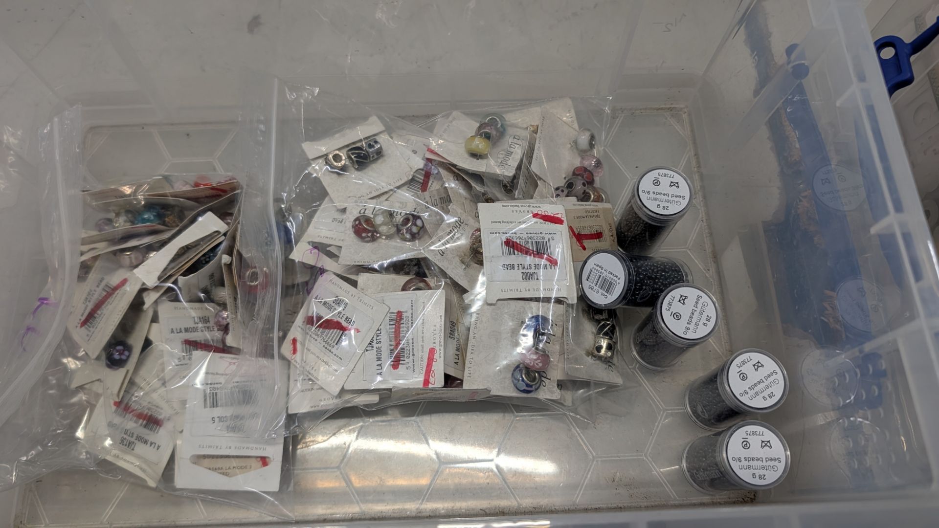Approx. 89 Assorted Jewellery Accessories including Enamel Unicorns, Silver Bracelet Chains, Gold Un - Image 10 of 16