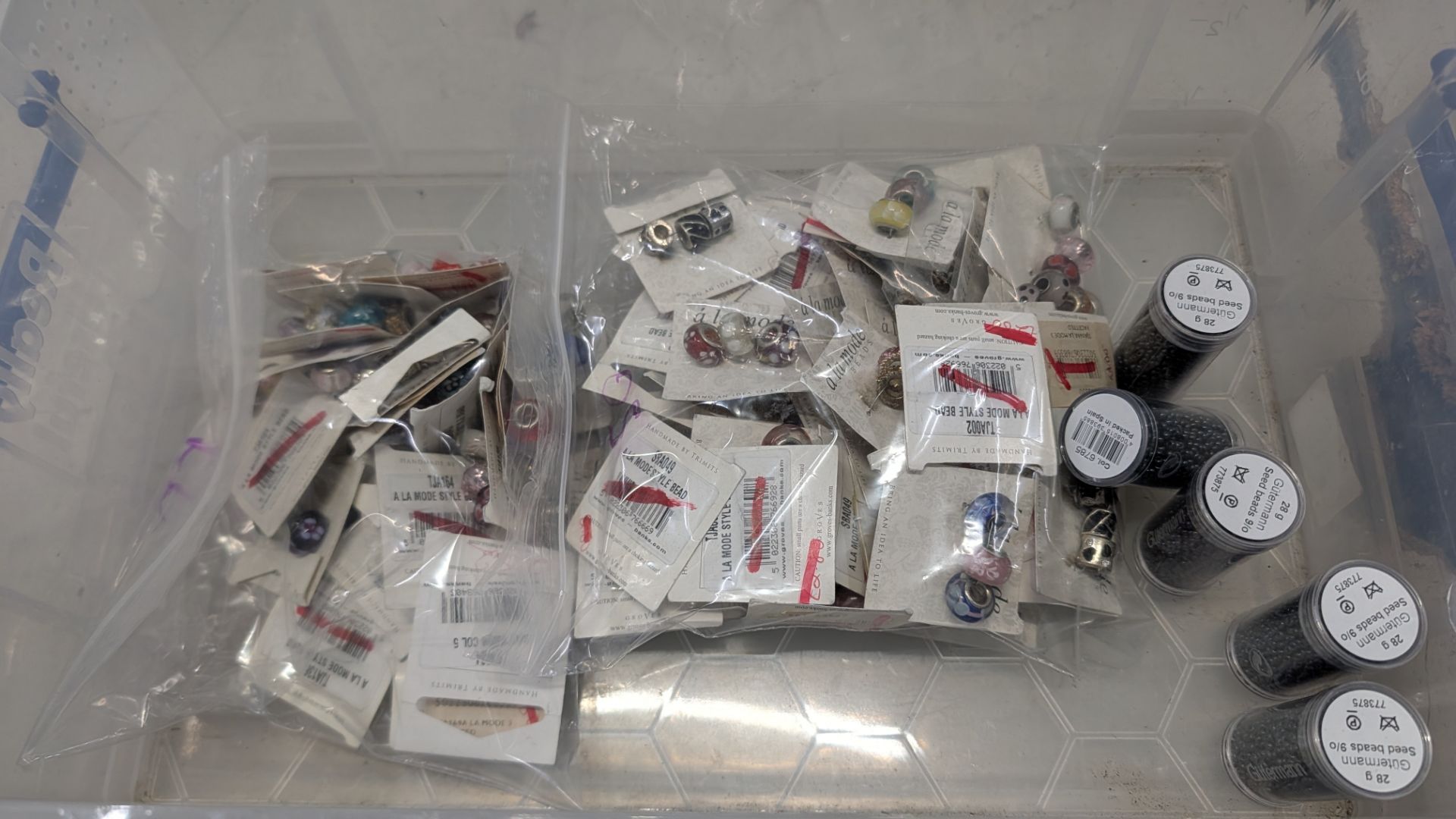 Approx. 89 Assorted Jewellery Accessories including Enamel Unicorns, Silver Bracelet Chains, Gold Un - Image 11 of 16