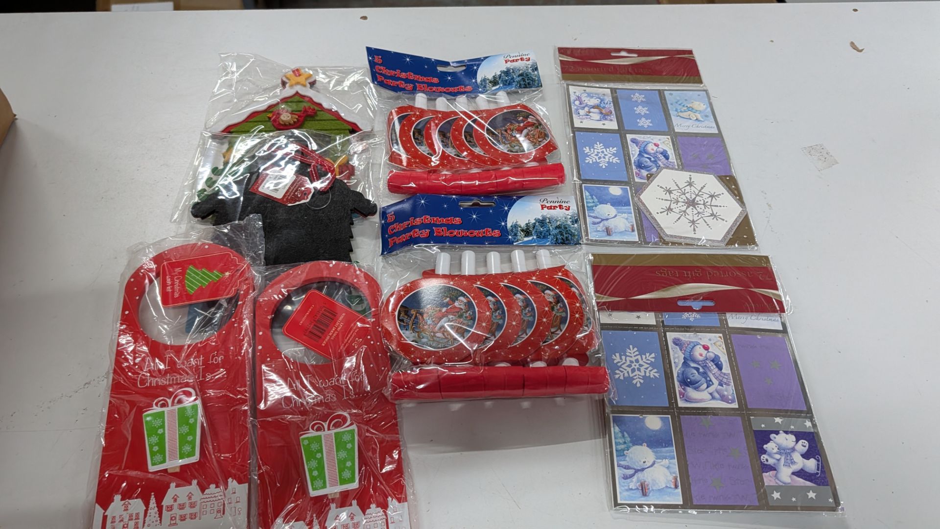 Christmas Decorations and Accessories. RRP £313.34. This lot comprises the following: 88 off Dear Sa - Image 13 of 15
