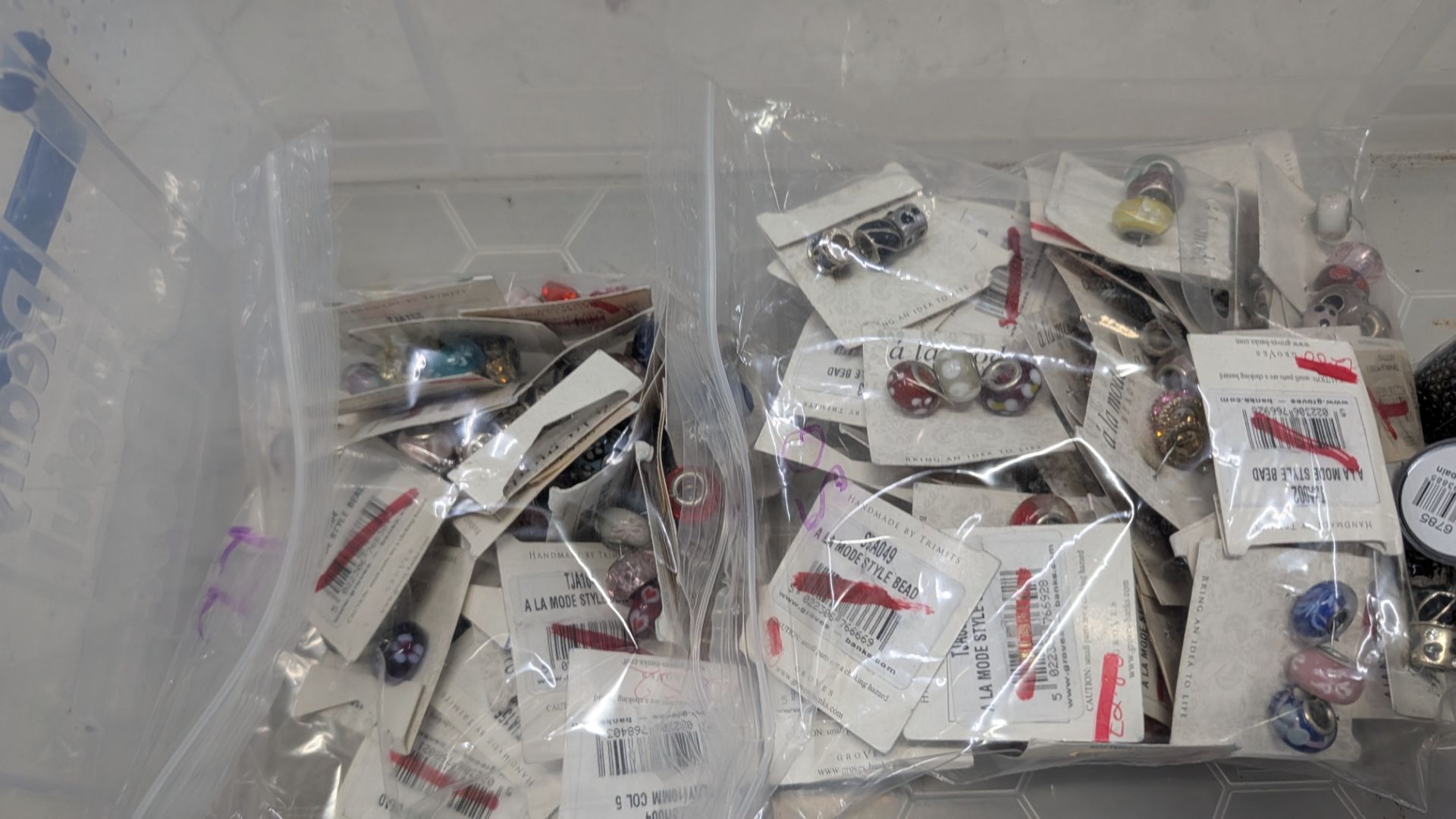Approx. 89 Assorted Jewellery Accessories including Enamel Unicorns, Silver Bracelet Chains, Gold Un - Image 5 of 16
