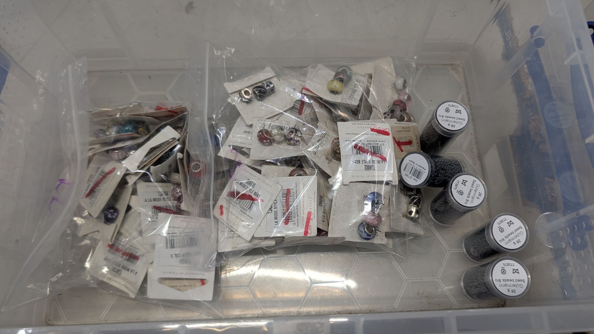 Approx. 89 Assorted Jewellery Accessories including Enamel Unicorns, Silver Bracelet Chains, Gold Un - Image 8 of 16