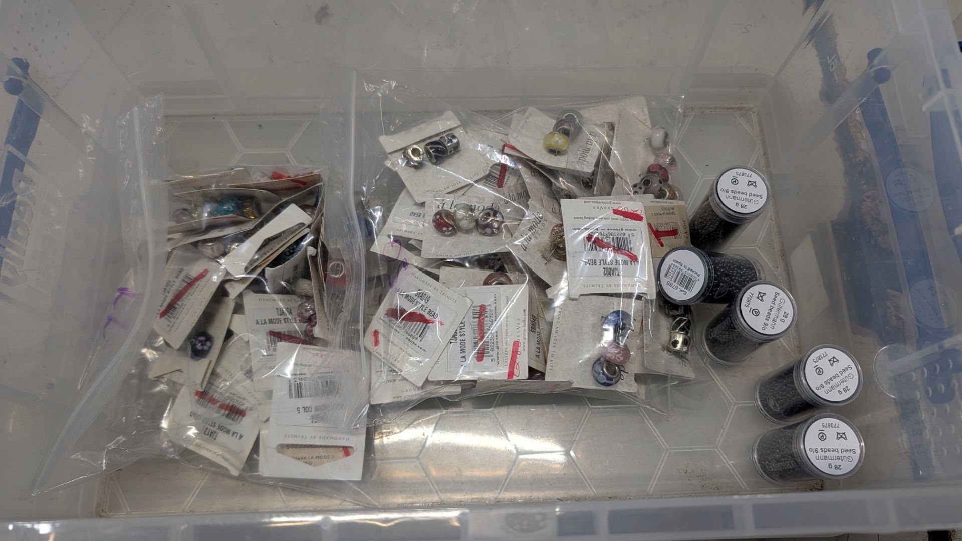 Approx. 89 Assorted Jewellery Accessories including Enamel Unicorns, Silver Bracelet Chains, Gold Un - Image 7 of 16