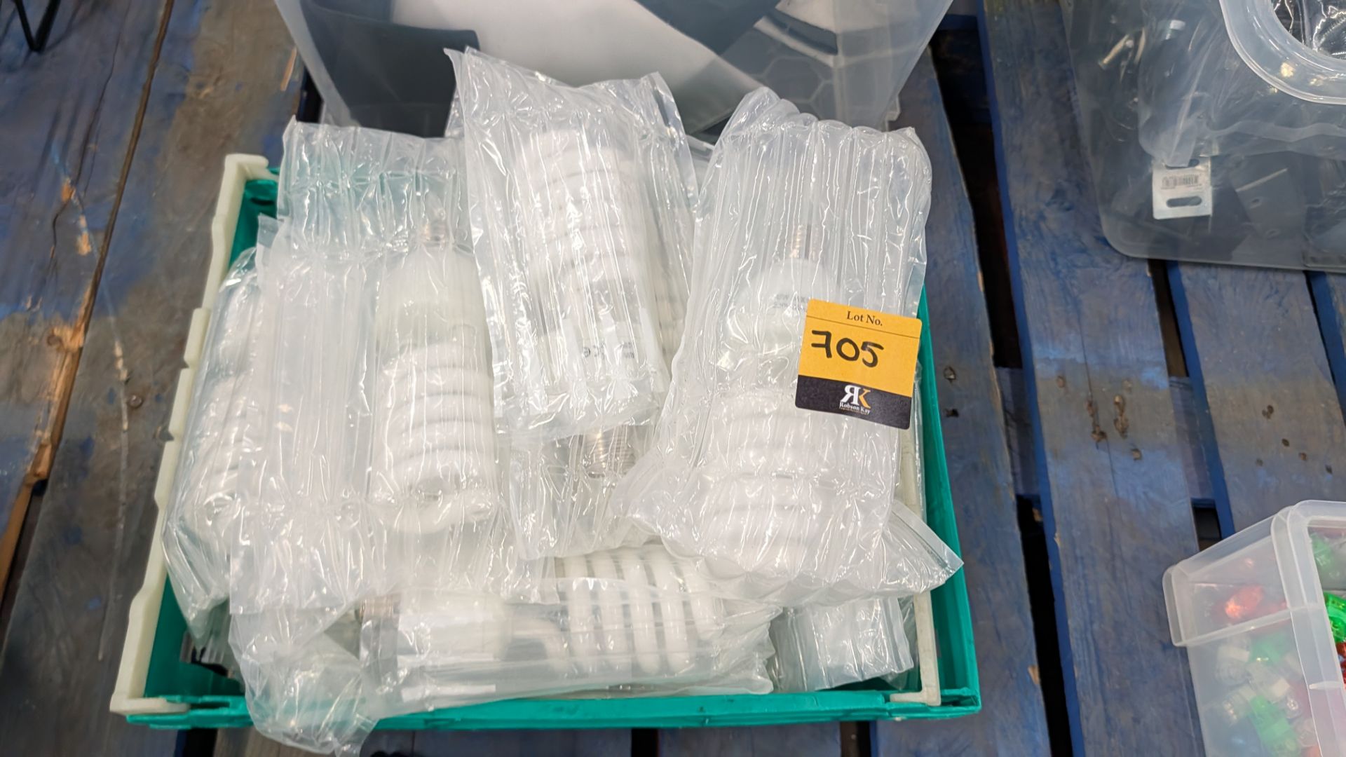 The contents of a Pallet of miscellaneous Items. Including Brackets and Casters, Bulbs, Coloured Con - Image 8 of 19