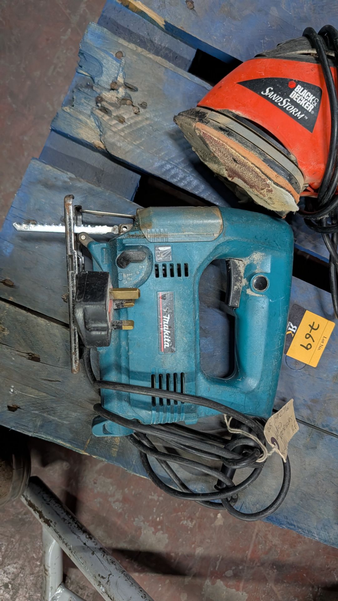 Power Tools comprising Black and Decker Sand Storm Sander, Makita Jigsaw and Bosch Multi- Tool. - Image 8 of 15
