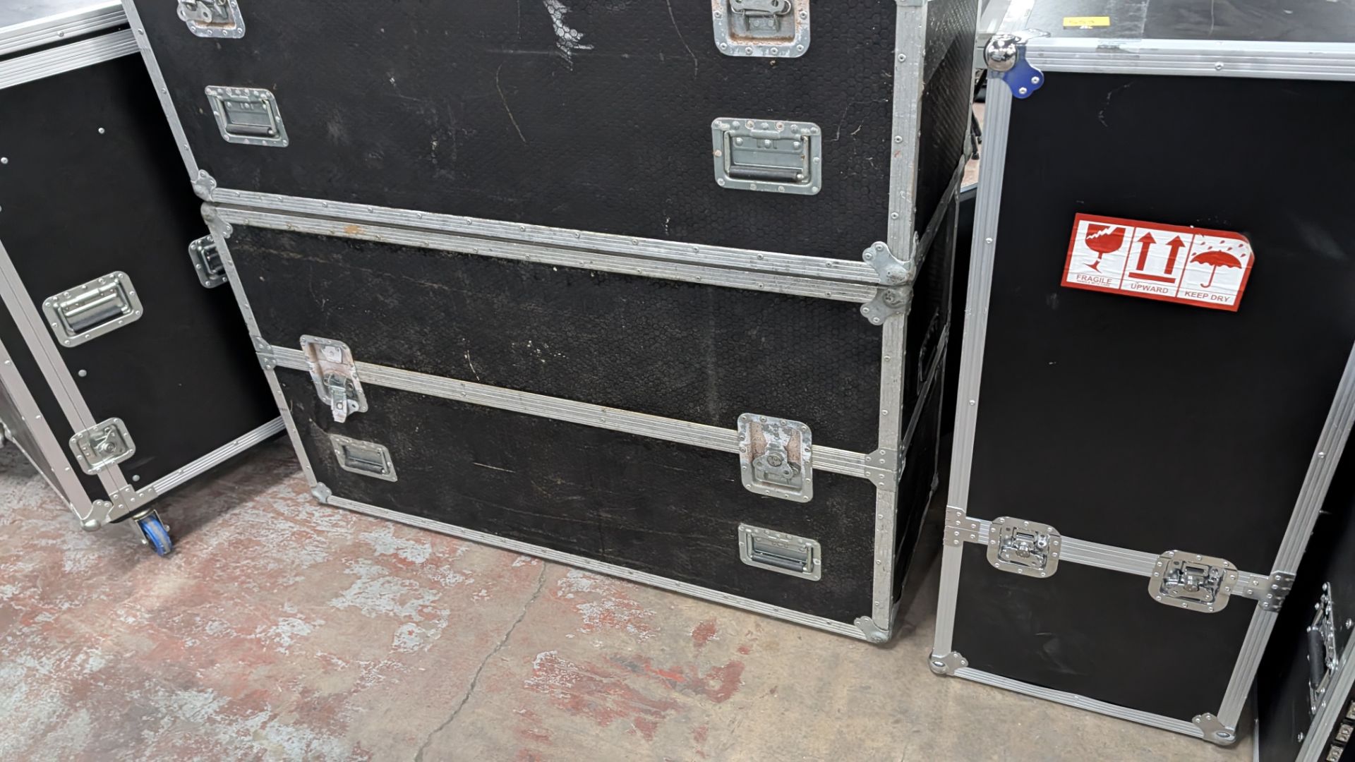 2 off Large Chest Style Flight Cases. - Image 3 of 10