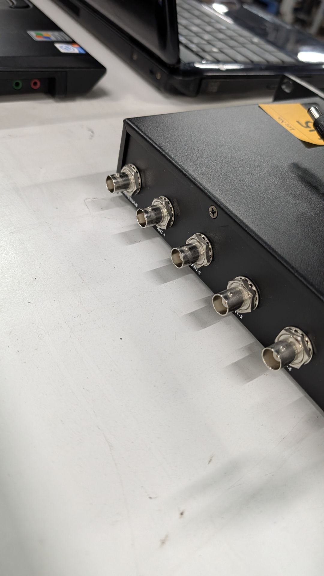The t. Bone Free Solo Antenna Splitter. Including Power Supply and Cables. - Image 13 of 13