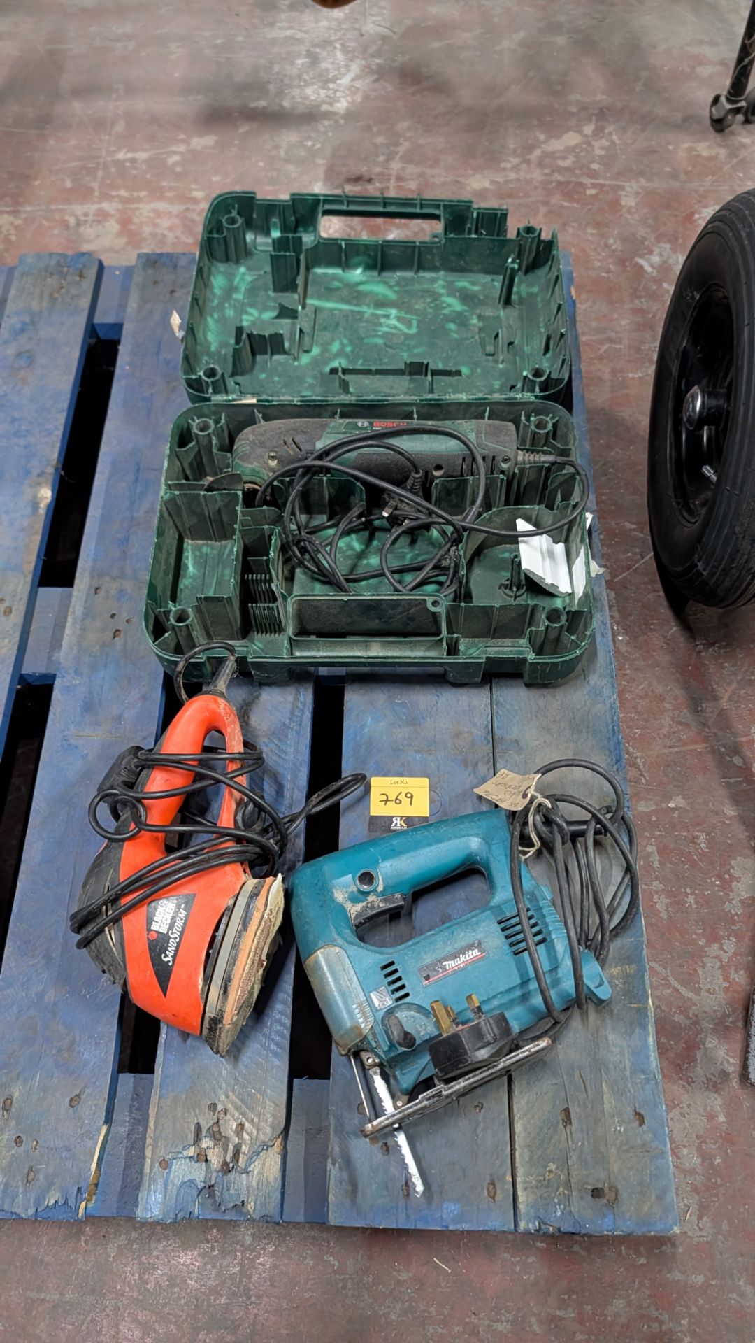 Power Tools comprising Black and Decker Sand Storm Sander, Makita Jigsaw and Bosch Multi- Tool. - Image 14 of 15