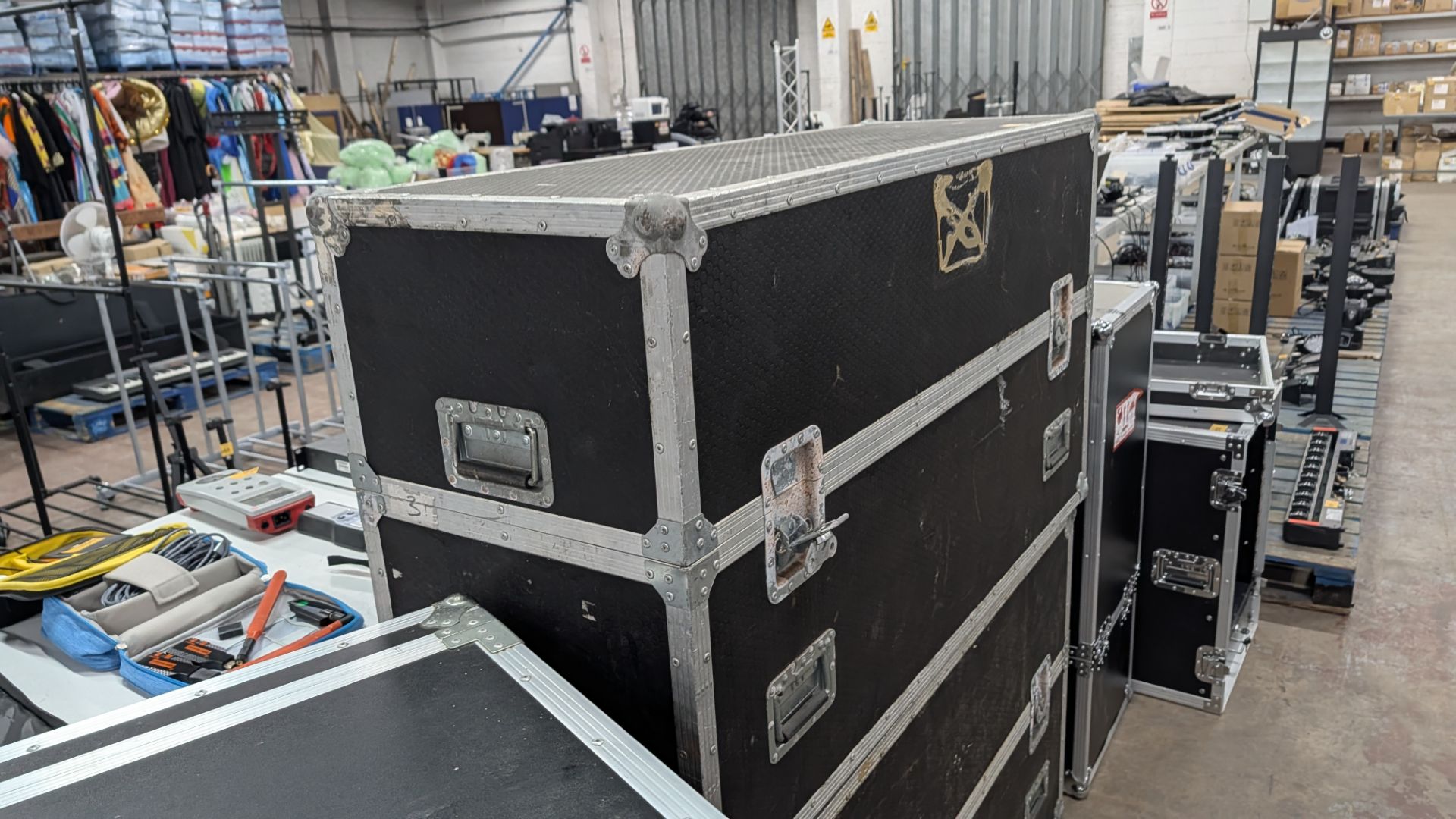 2 off Large Chest Style Flight Cases. - Image 8 of 10