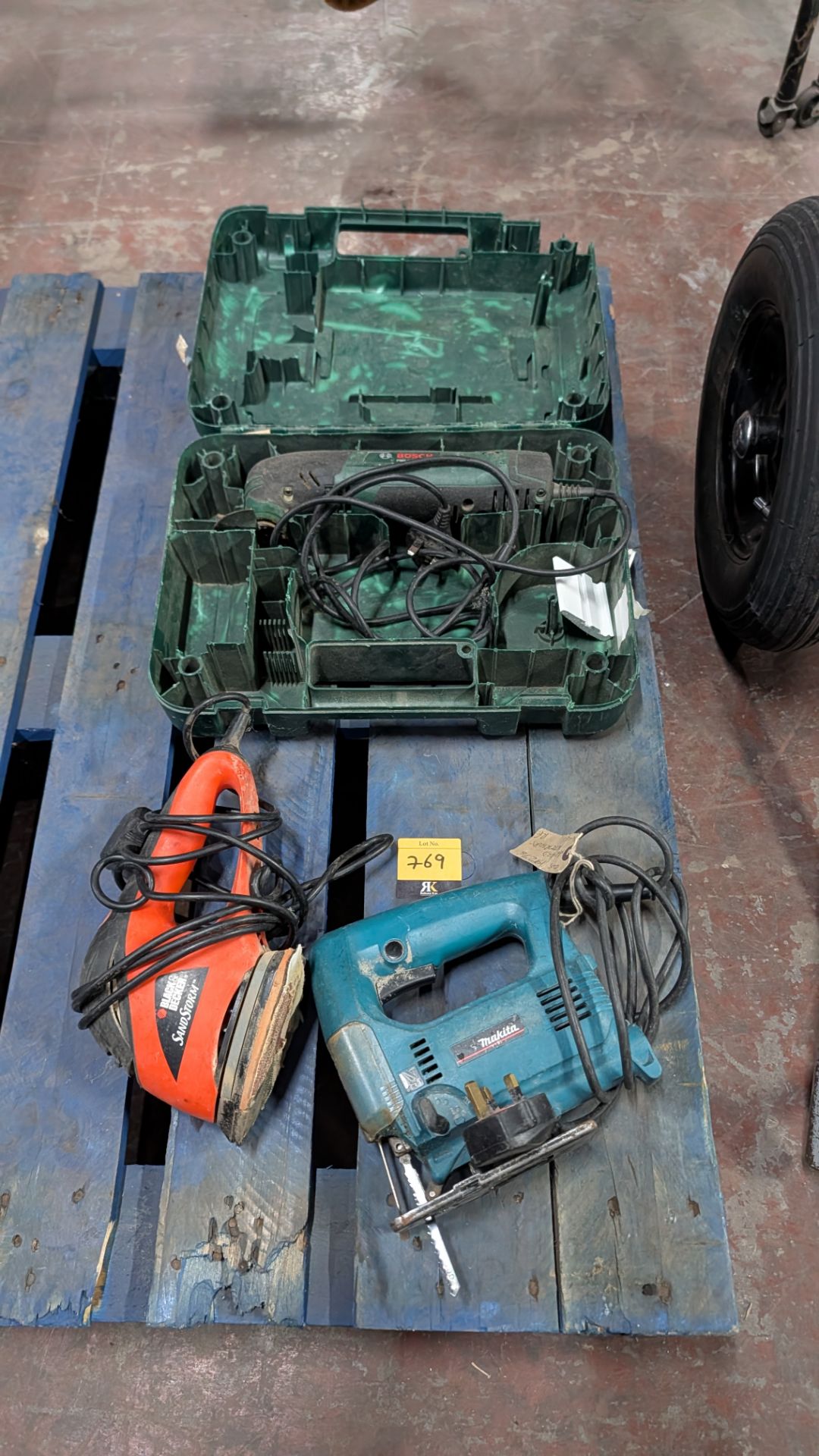 Power Tools comprising Black and Decker Sand Storm Sander, Makita Jigsaw and Bosch Multi- Tool. - Image 13 of 15