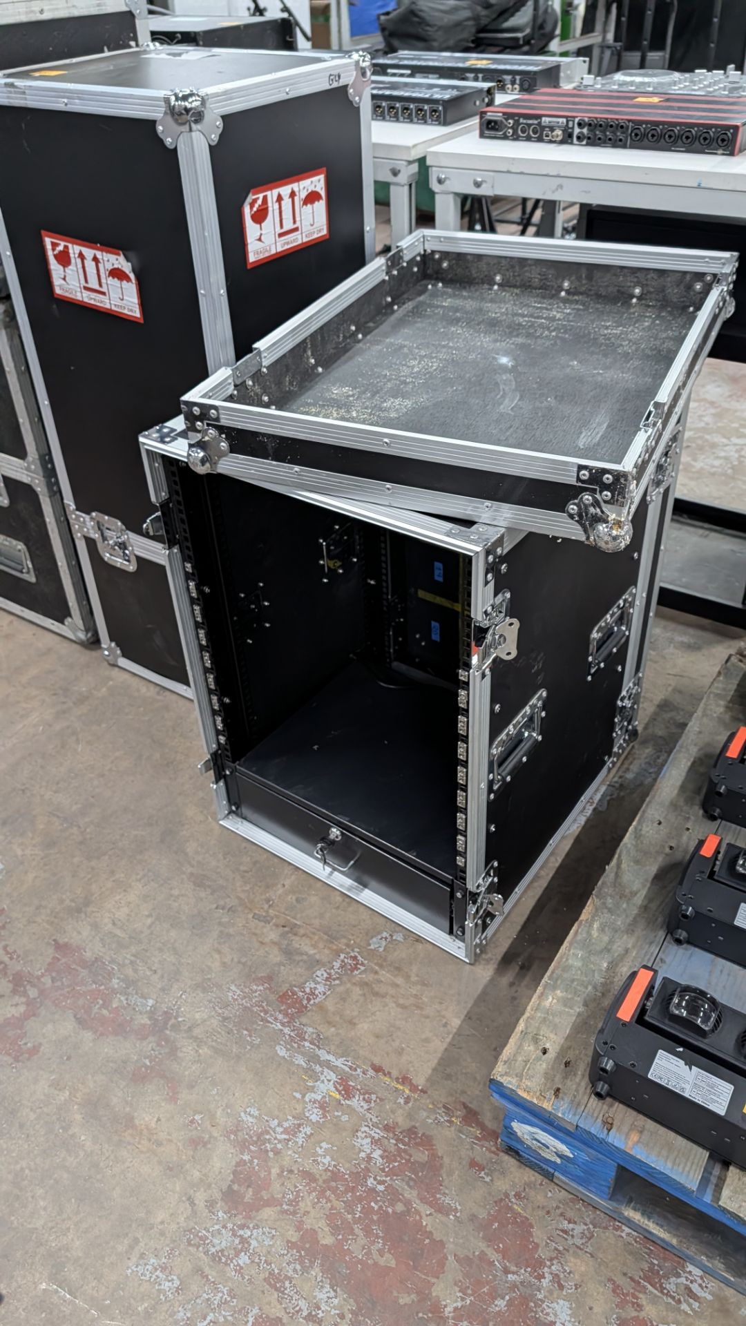 Flight Case with rack mounting brackets down each side and drawer at the bottom. - Image 5 of 11