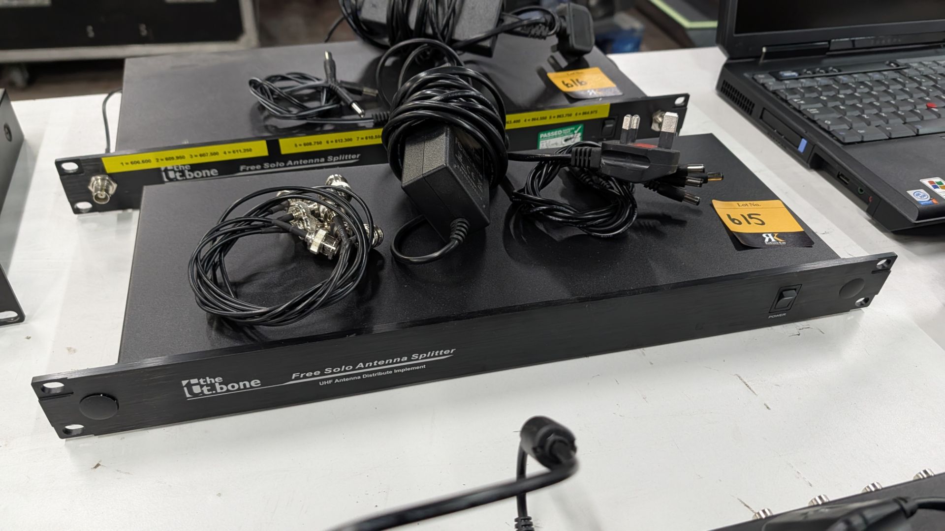 The t. Bone Free Solo Antenna Splitter. Including Power Supply and Cables. - Image 2 of 13