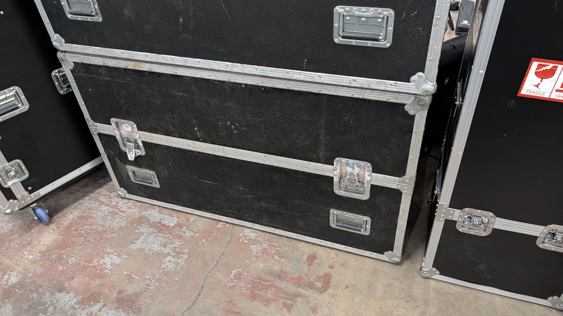 2 off Large Chest Style Flight Cases. - Image 7 of 10