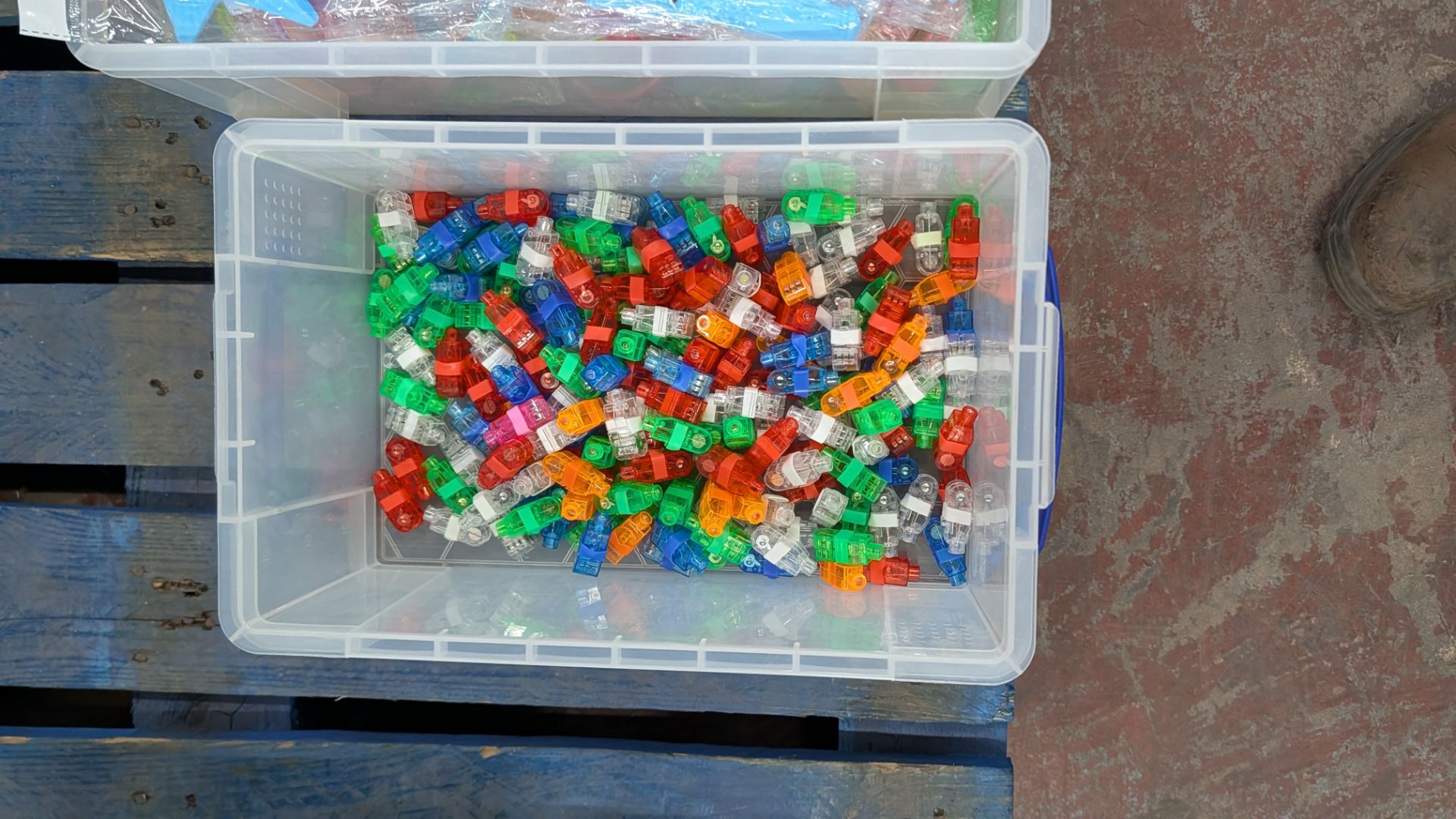 The contents of a Pallet of miscellaneous Items. Including Brackets and Casters, Bulbs, Coloured Con - Image 11 of 19