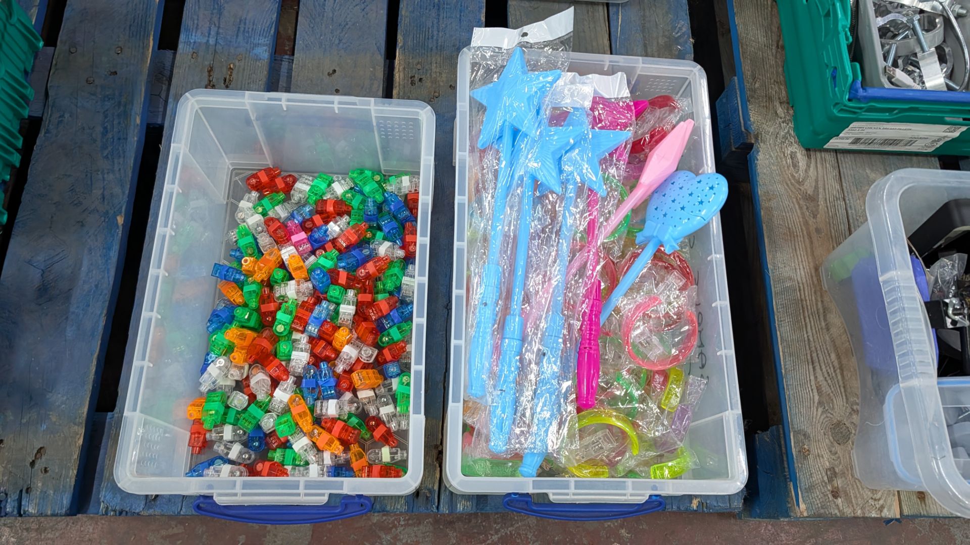 The contents of a Pallet of miscellaneous Items. Including Brackets and Casters, Bulbs, Coloured Con - Image 14 of 19