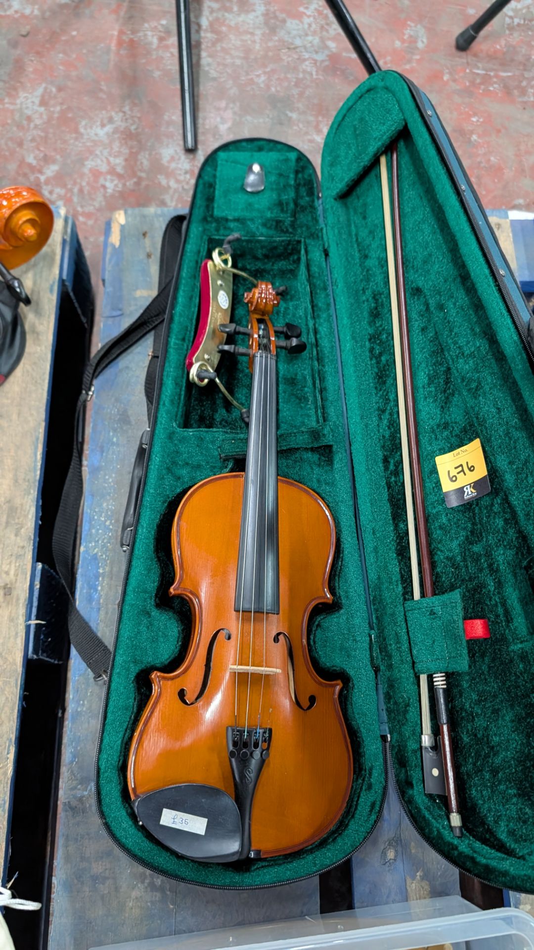 Violin in Case including Bow and Detachable Chin Rest. - Image 6 of 15
