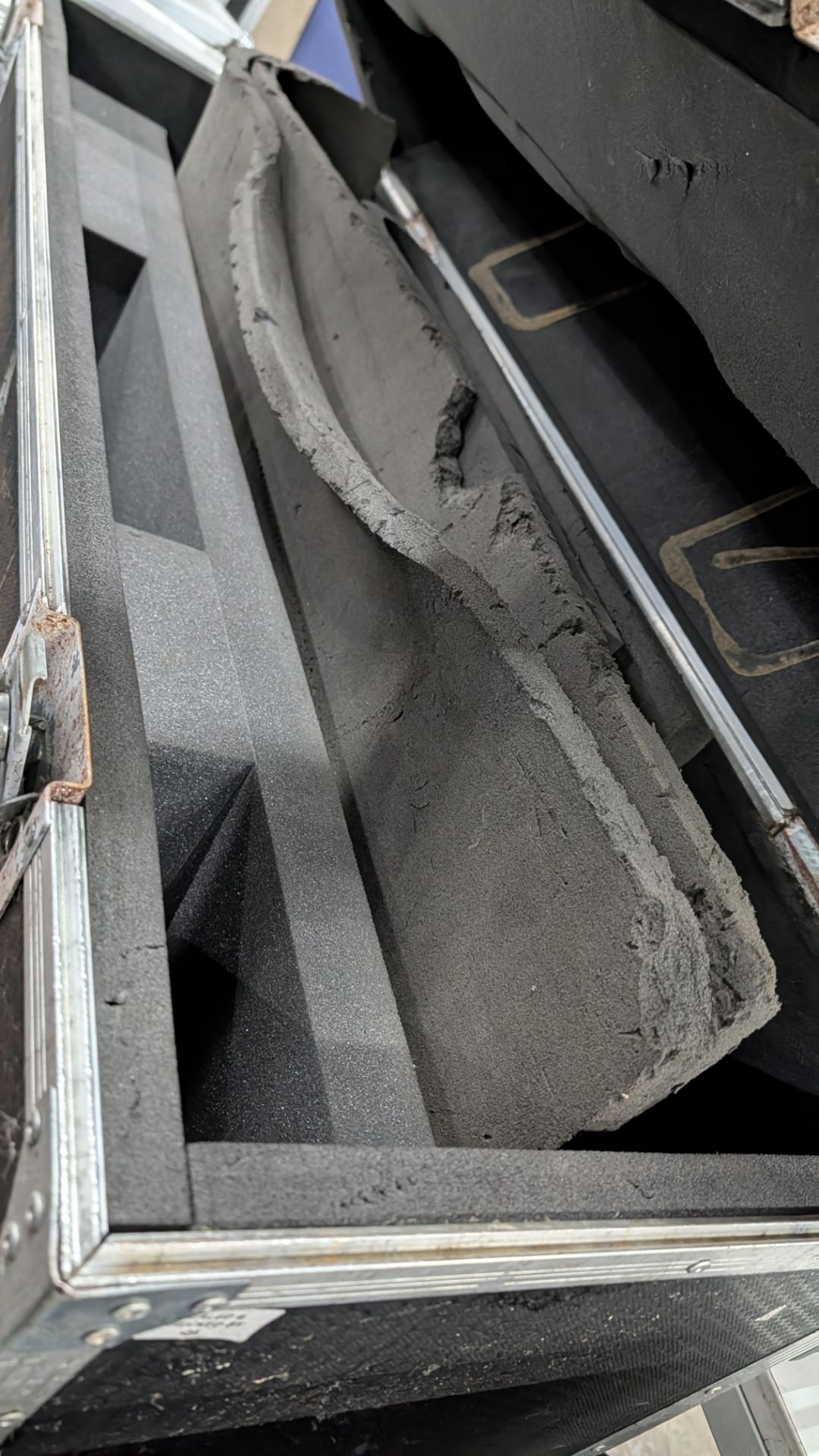 2 off Large Chest Style Flight Cases. - Image 9 of 10