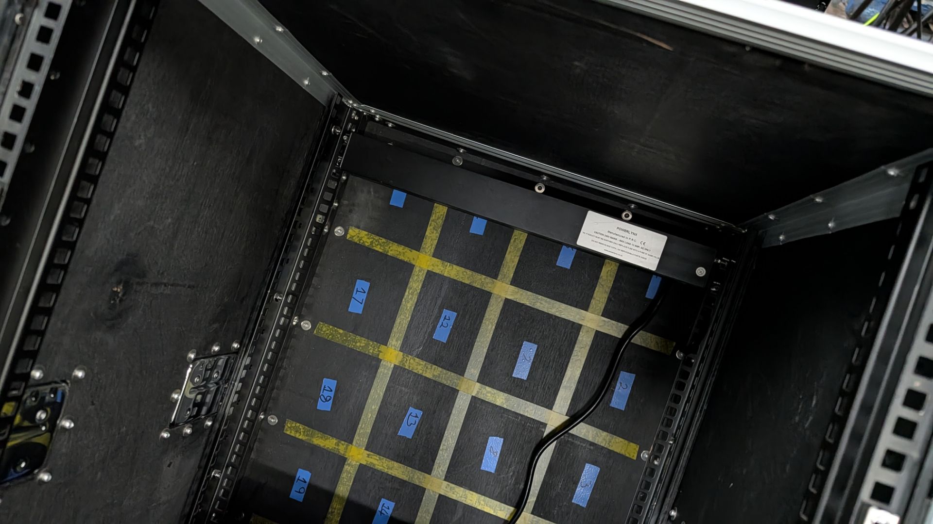 Flight Case with rack mounting brackets down each side and drawer at the bottom. - Image 6 of 11