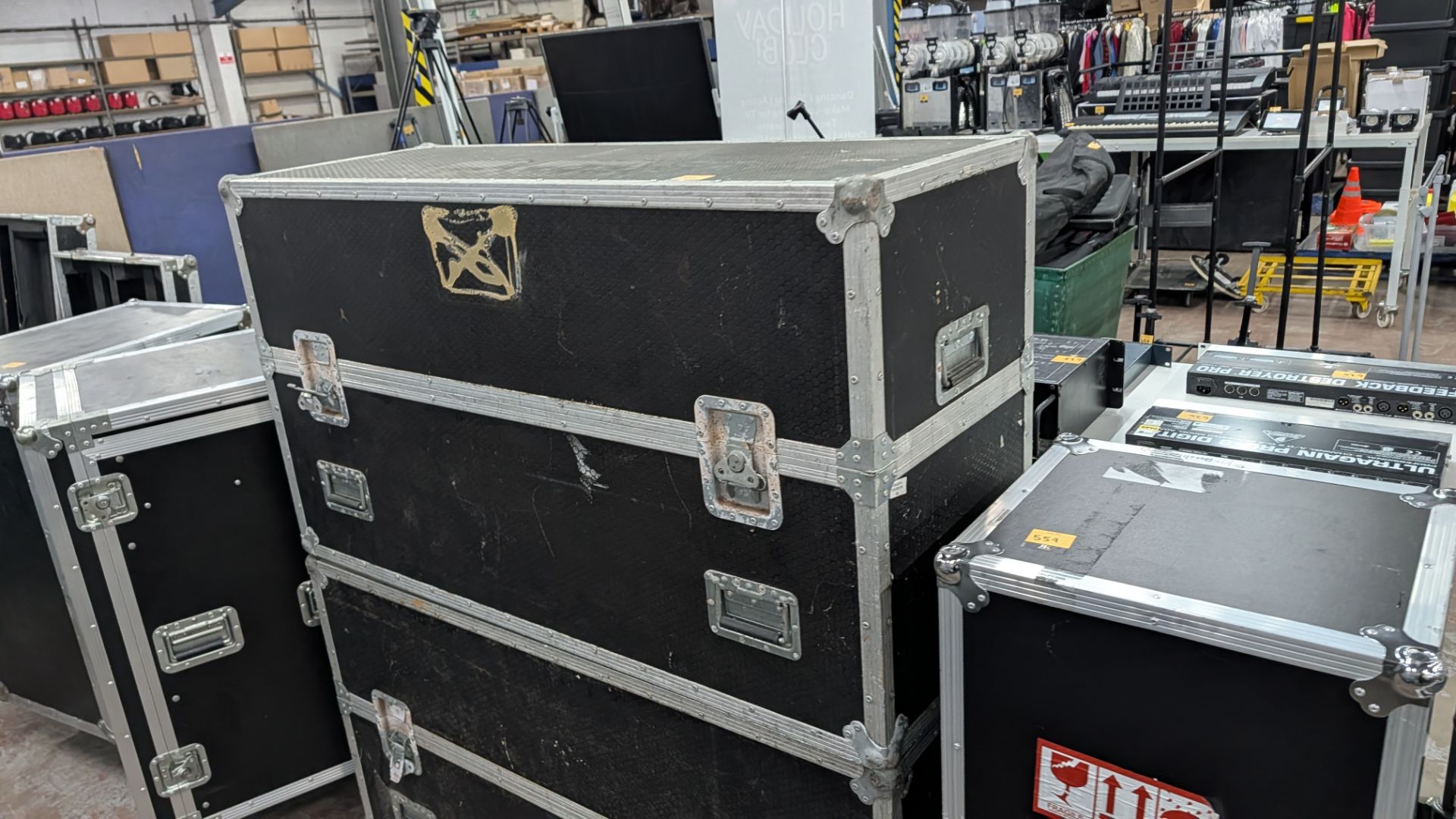 2 off Large Chest Style Flight Cases. - Image 5 of 10