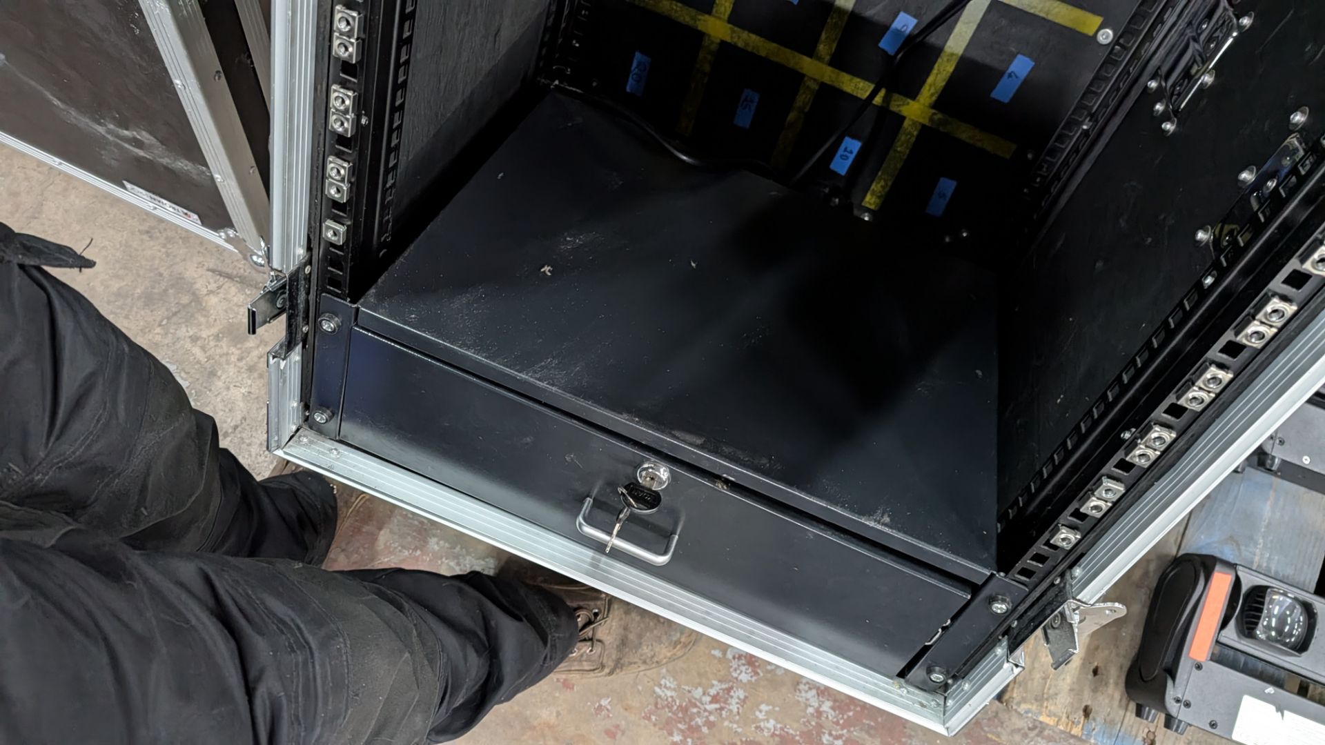 Flight Case with rack mounting brackets down each side and drawer at the bottom. - Image 7 of 11