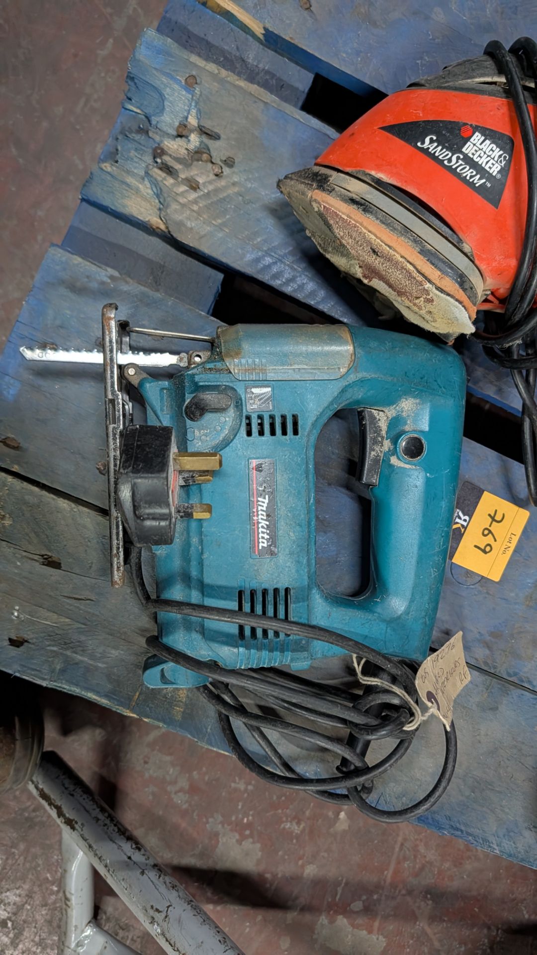 Power Tools comprising Black and Decker Sand Storm Sander, Makita Jigsaw and Bosch Multi- Tool. - Image 7 of 15