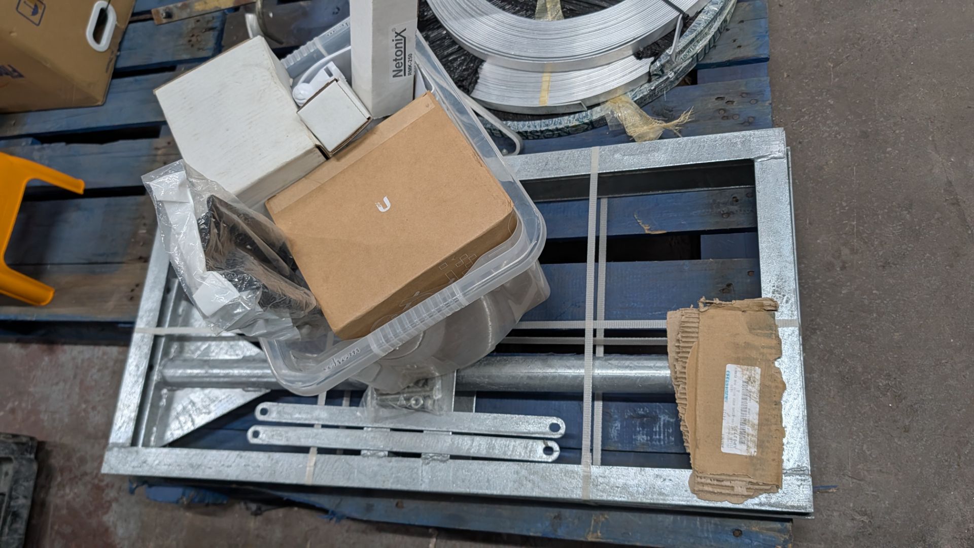 Contents of a Pallet of miscellaneous equipment, including Ladder Stays, Brackets/Mounts and Alumini - Image 8 of 14