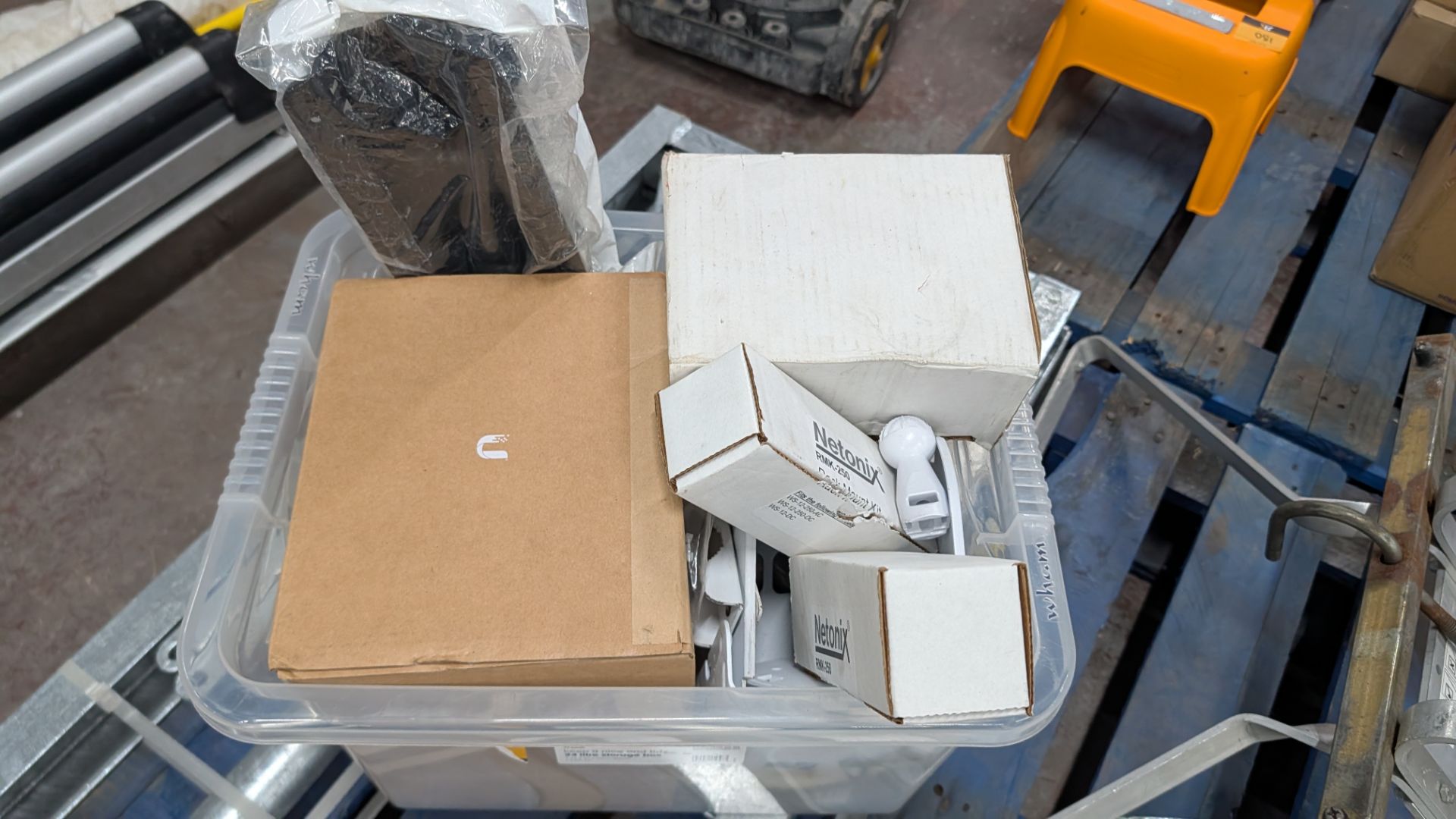 Contents of a Pallet of miscellaneous equipment, including Ladder Stays, Brackets/Mounts and Alumini - Image 11 of 14