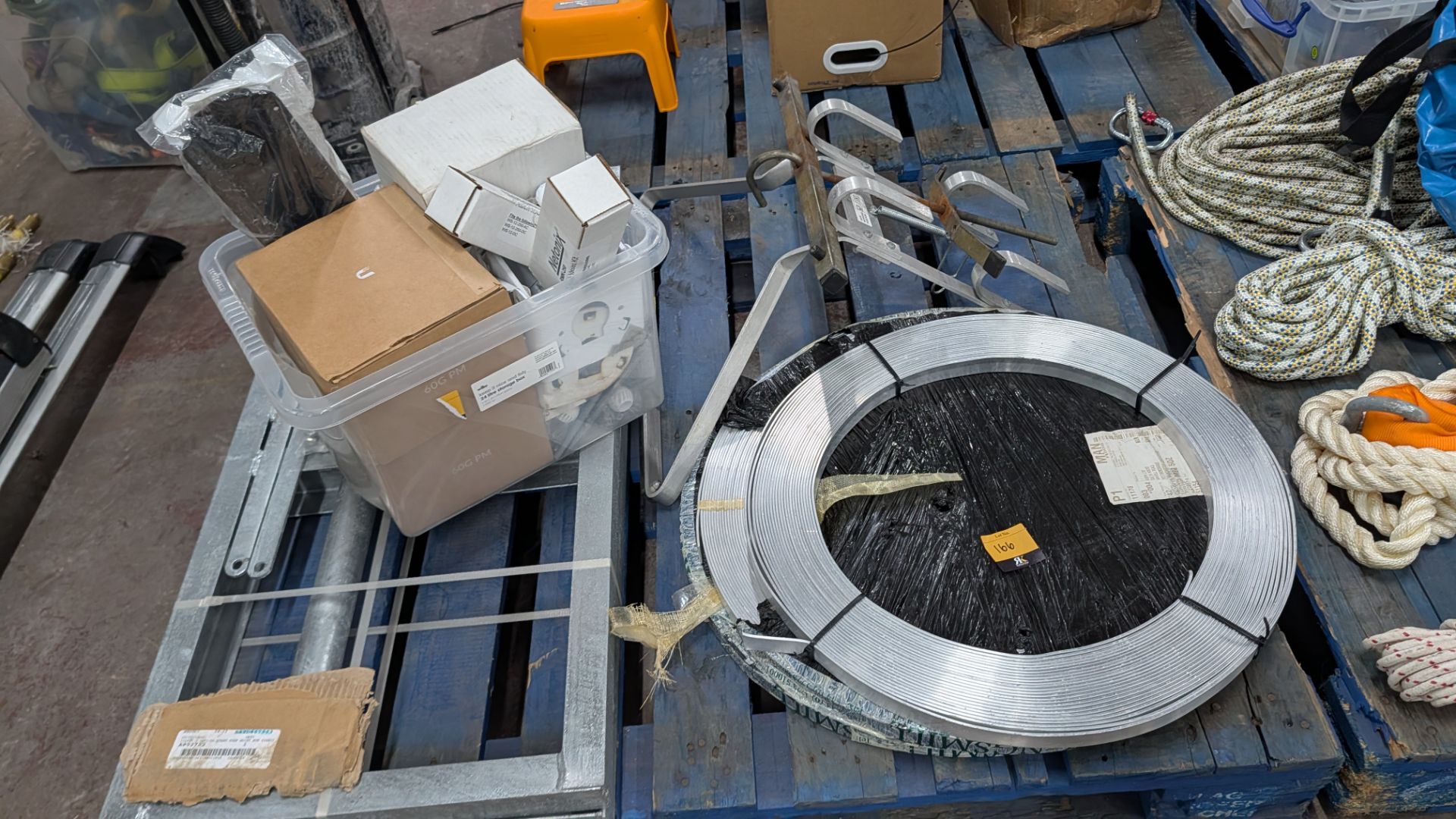 Contents of a Pallet of miscellaneous equipment, including Ladder Stays, Brackets/Mounts and Alumini - Image 12 of 14