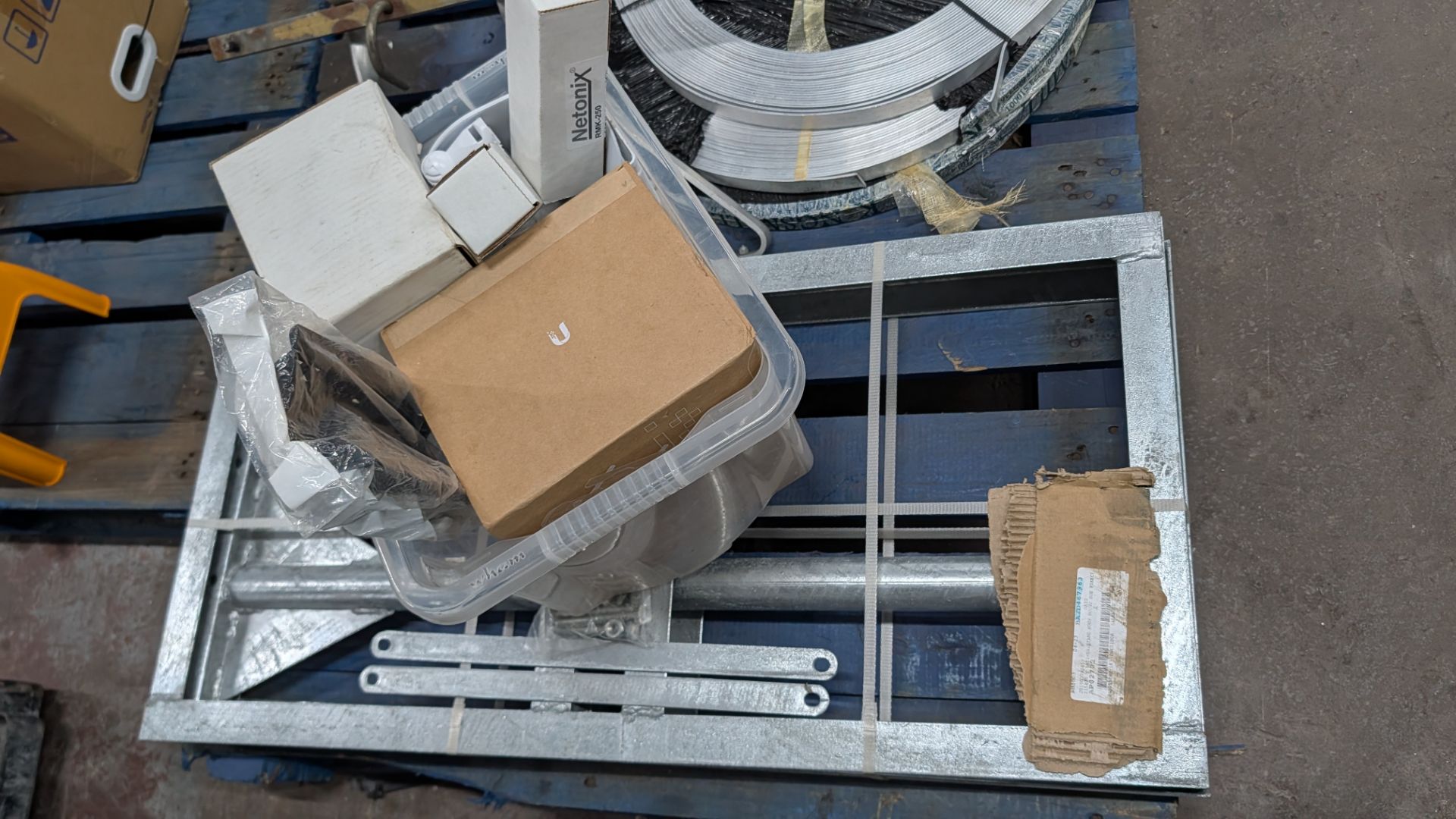 Contents of a Pallet of miscellaneous equipment, including Ladder Stays, Brackets/Mounts and Alumini - Image 9 of 14