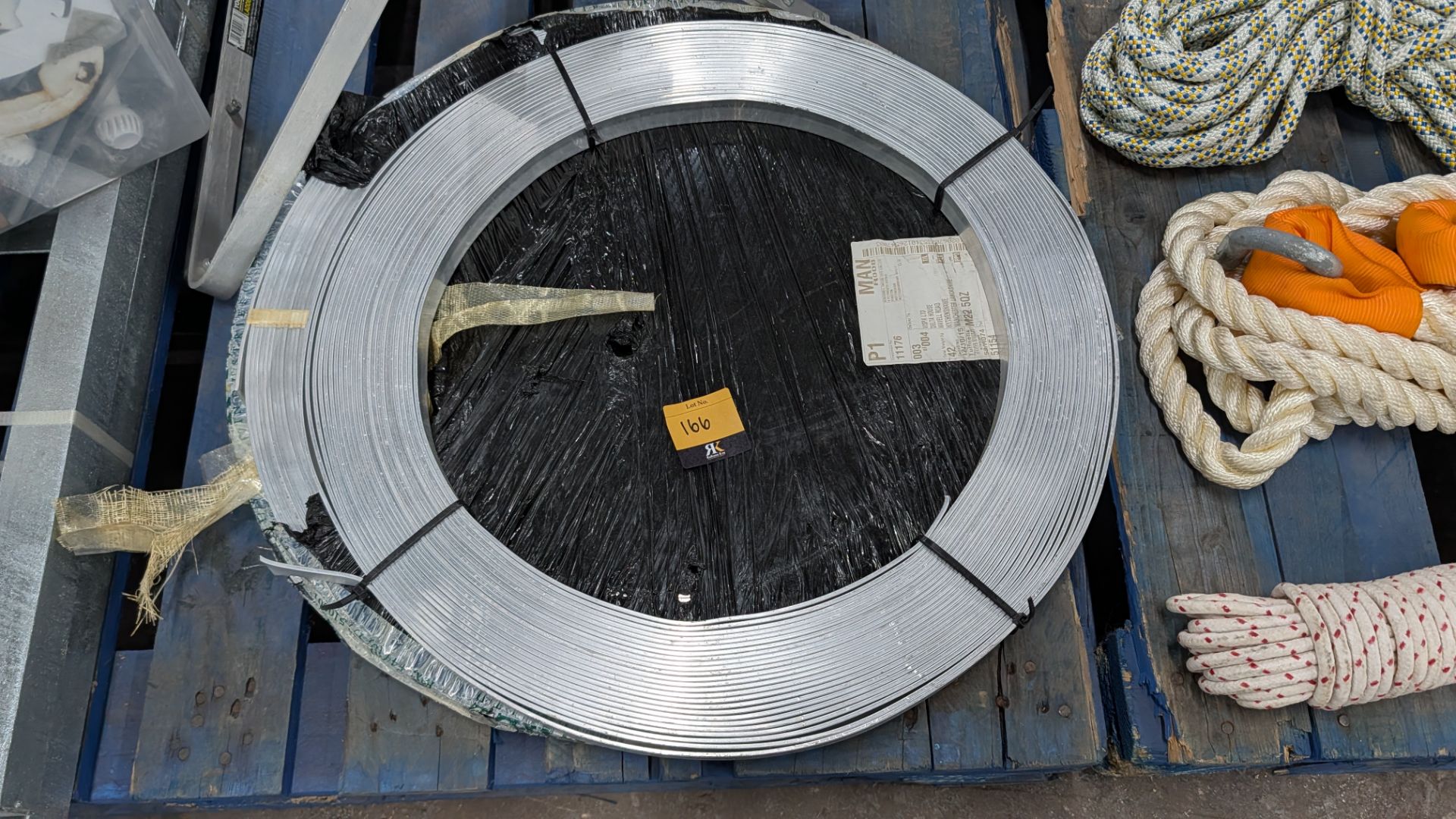 Contents of a Pallet of miscellaneous equipment, including Ladder Stays, Brackets/Mounts and Alumini - Image 4 of 14